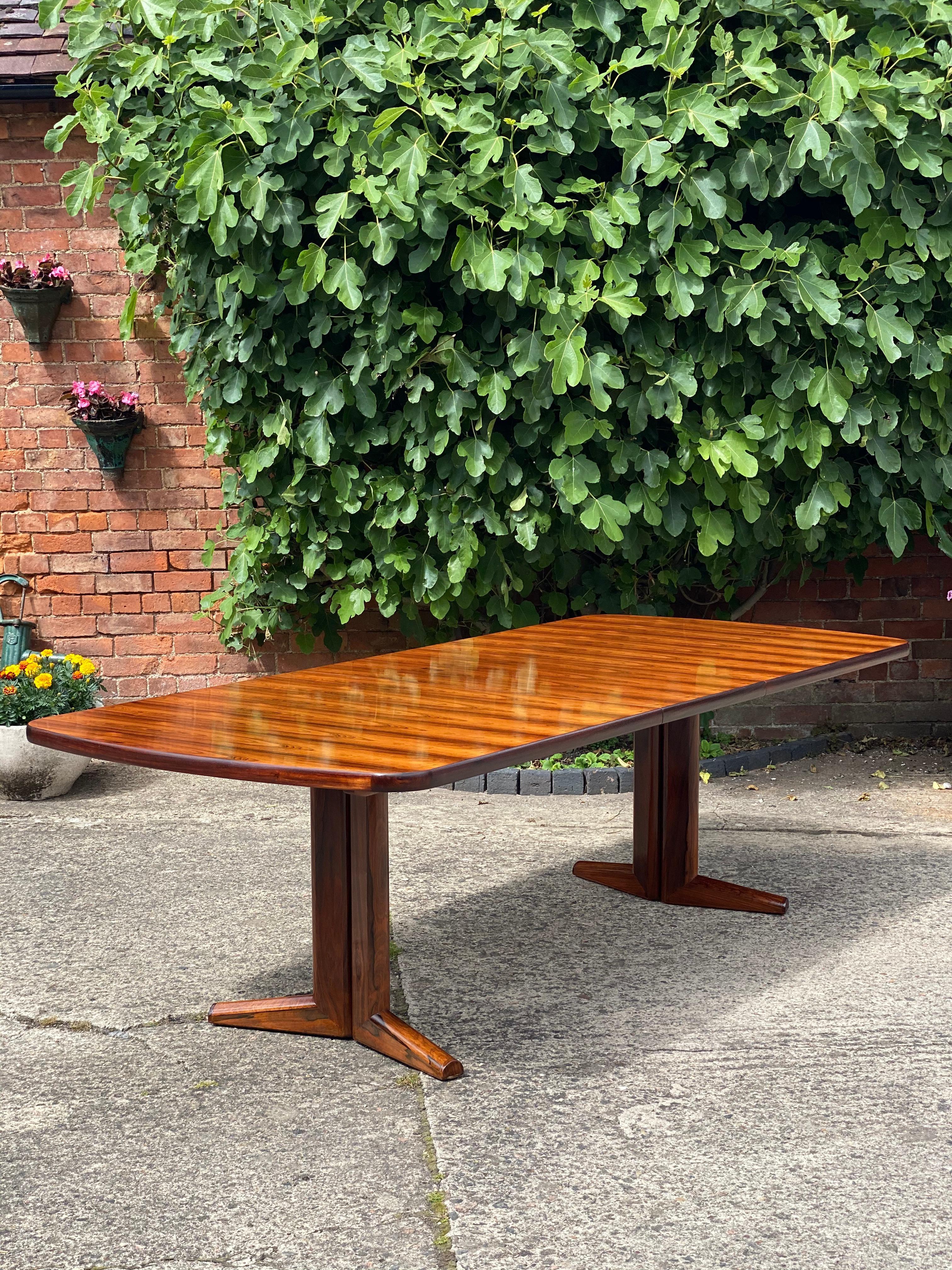 Gordon Russell rosewood dining table by Martin Hall Marwood Range, 1970.

Sublime Gordon Russell 'The Marwood Range' Rio Rosewood extending dining / boardroom table designed by Martin Hall for Gordon Russell Ltd of Broadway, Material: Figured