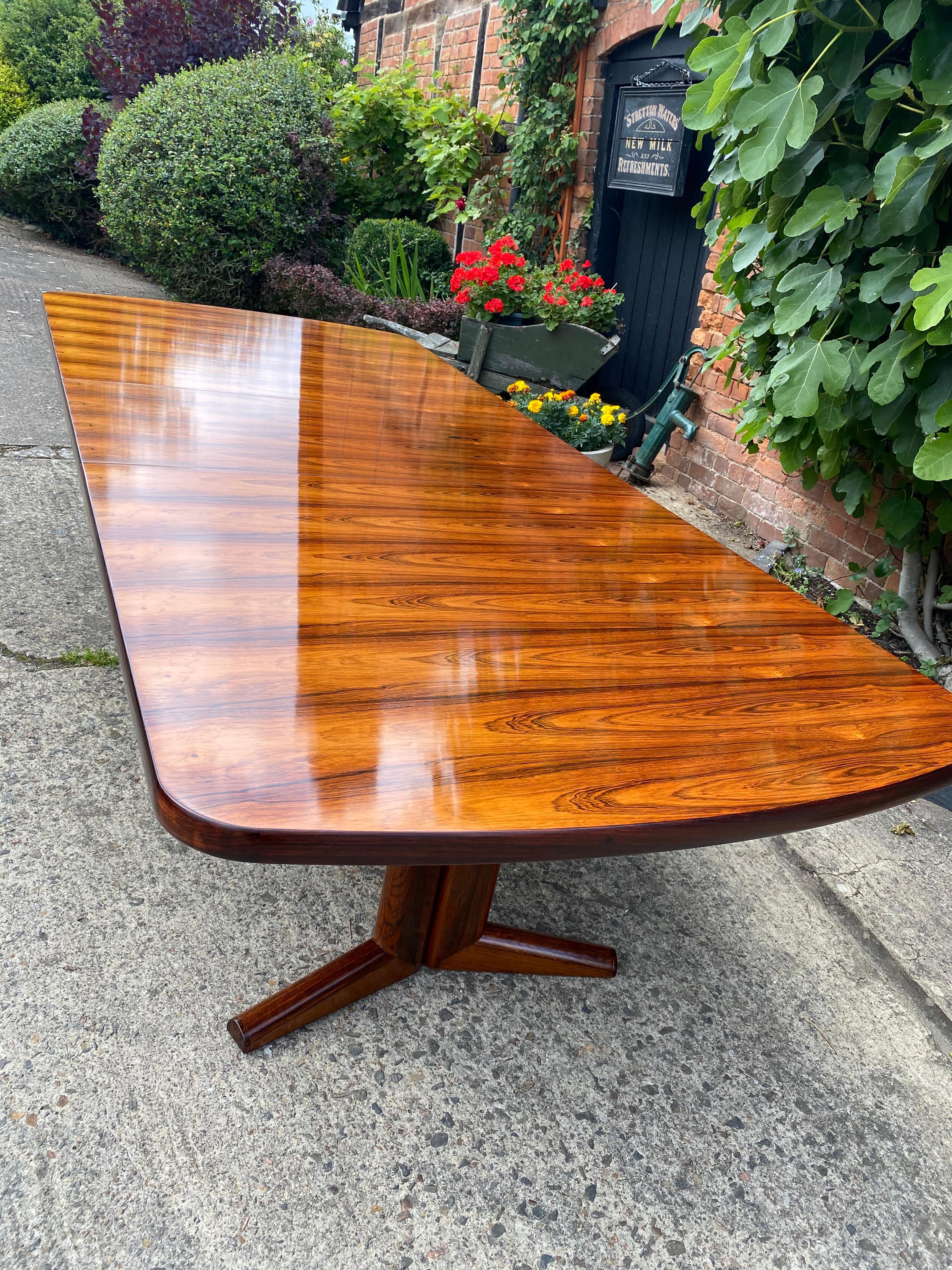 Gordon Russell Rio Rosewood Dining Table by Martin Hall Marwood Range, 1970 In Excellent Condition In Longdon, Tewkesbury