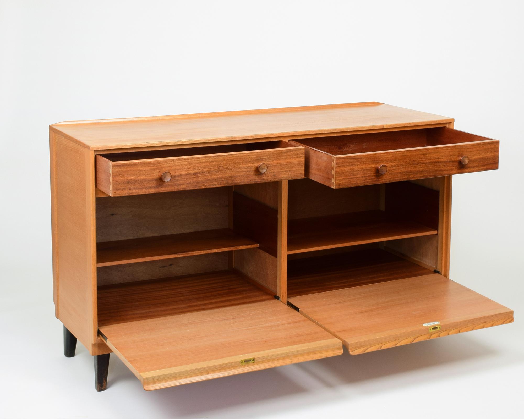 Mid-20th Century Gordon Russell Sideboard, 1958, Super Functional Mid-Century Elm and Rosewood