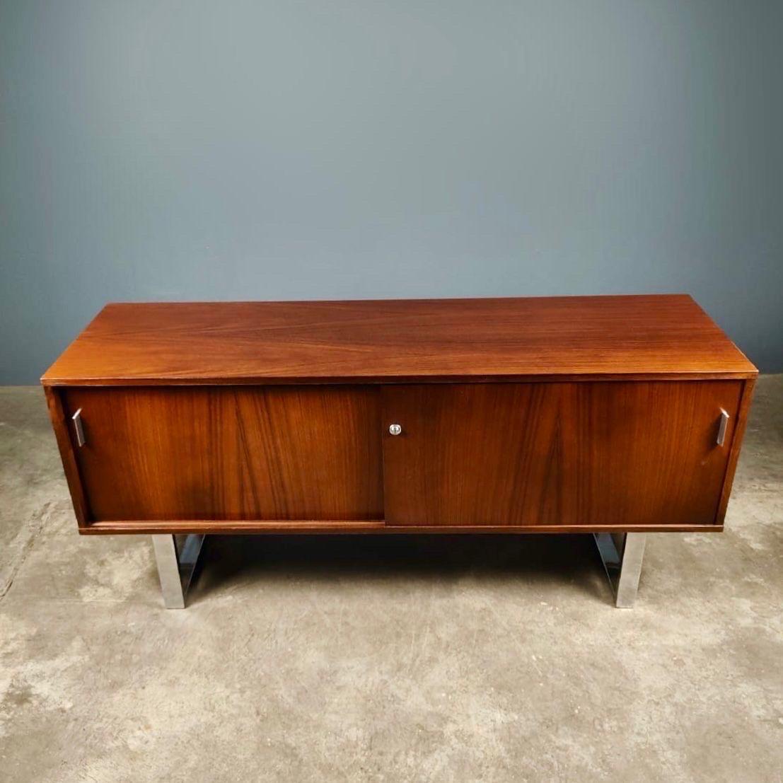 New Stock ✅

Gordon Russell Sideboard Credenza by Trevor Chinn Ray Leigh Prestige Mid Century Vintage Retro MCM

A vintage mid century sideboard designed by Trevor Chinn and Ray Leigh for the Gordon Russell Prestige collection. Made in the mid