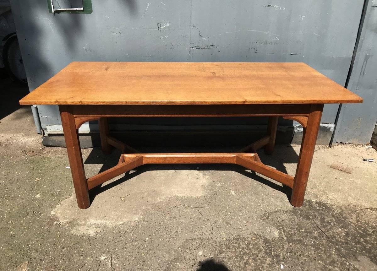 Gordon Russell. 
A fine quality Arts & Crafts, Cotswold School oak dining table with a hayrake-inspired stretcher.
Stamped 'Gordon Russel Ltd' underneath.
This timeless Cotswold school dining table is inspired by the designs of Ernest Gimson and