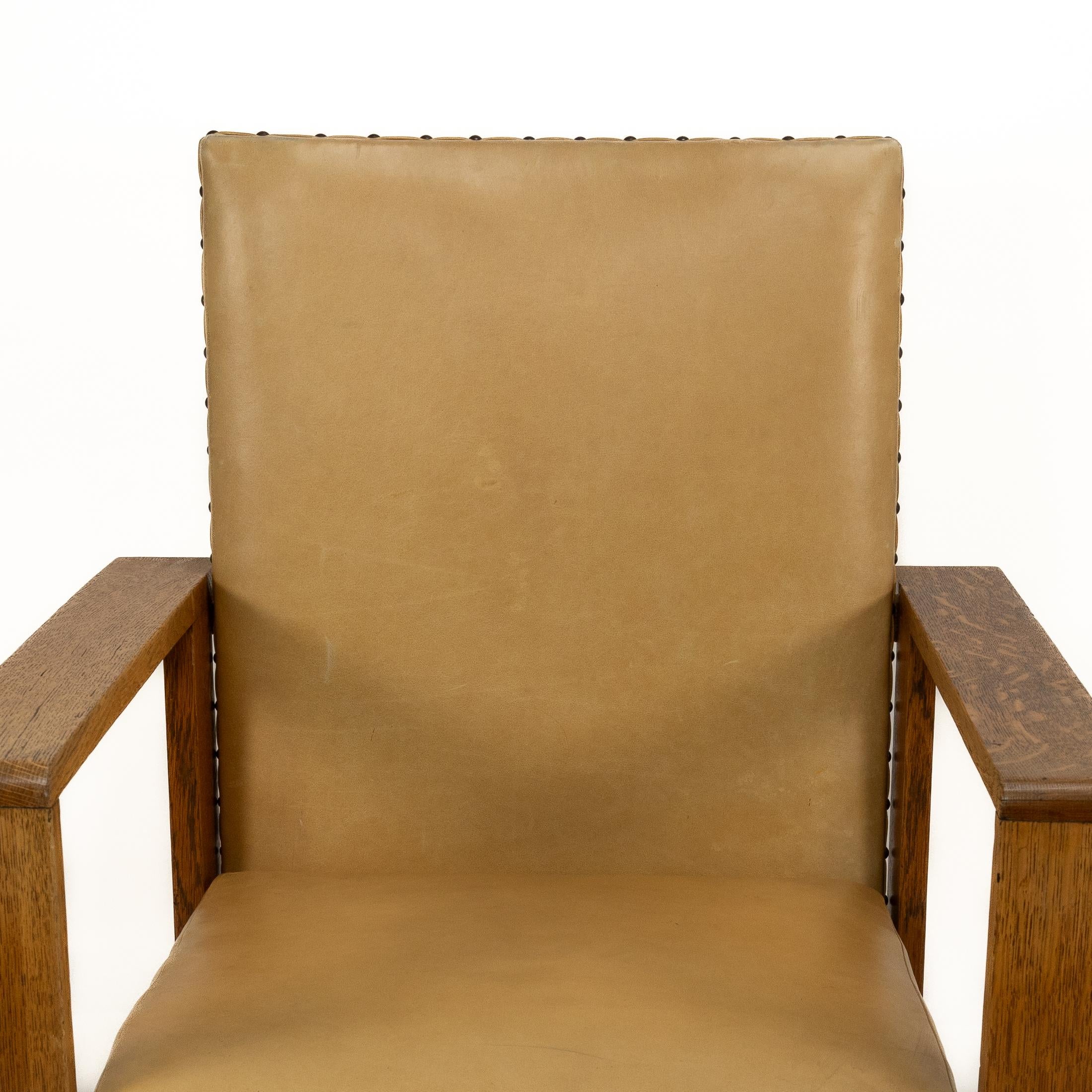 Gordon Russell, W. H. Russell. Paire de fauteuils inclinables en chêne de style Arts & Crafts en vente 2