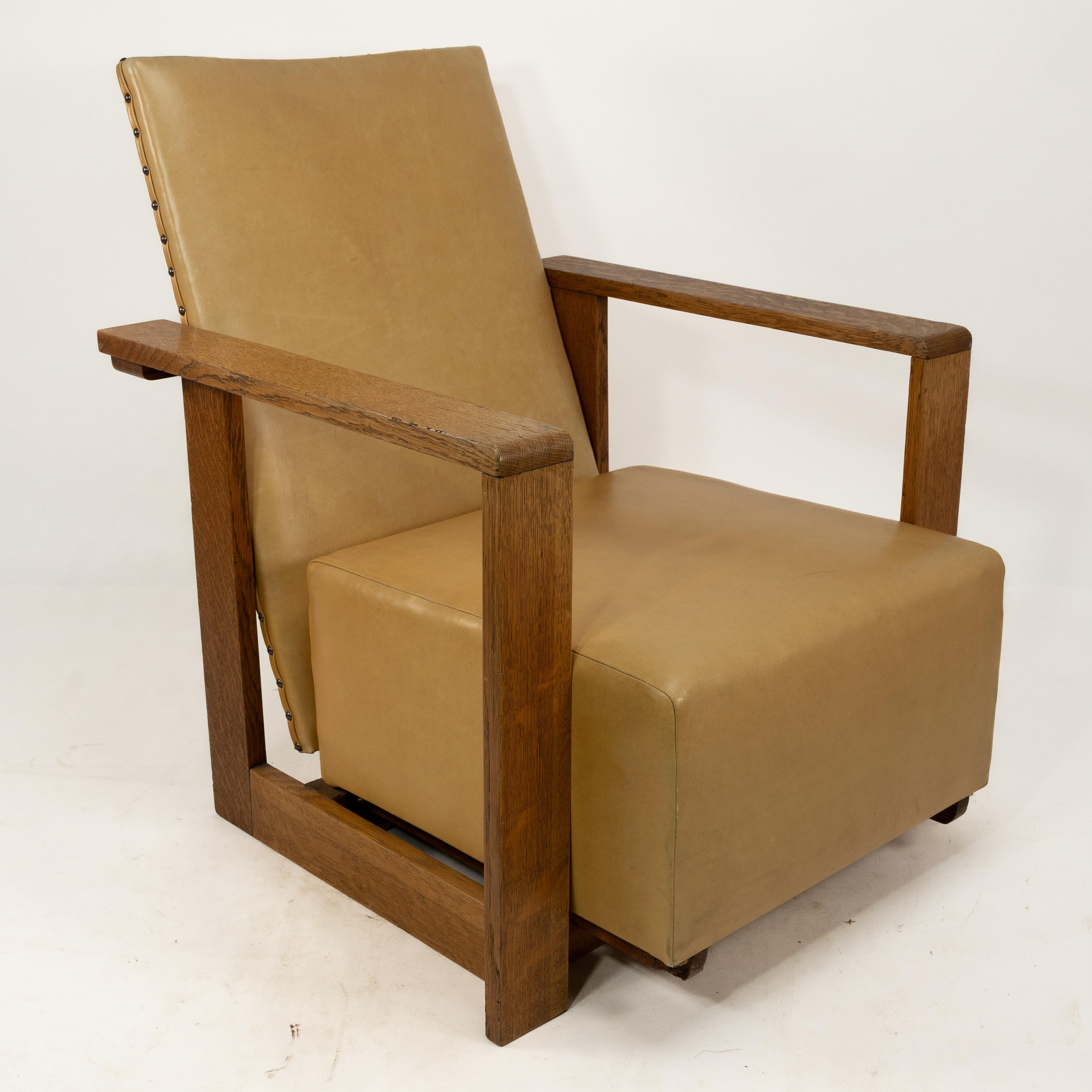 Arts and Crafts Gordon Russell, W. H. Russell. Paire de fauteuils inclinables en chêne de style Arts & Crafts en vente