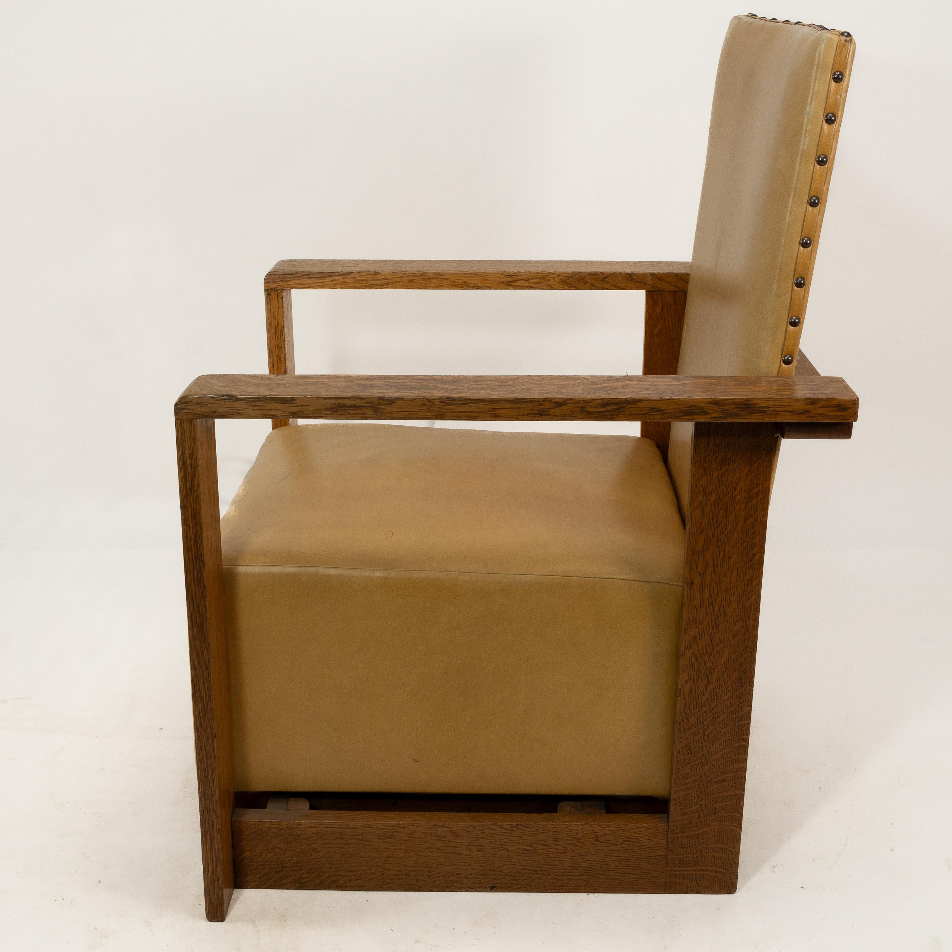 Gordon Russell, W. H. Russell. Paire de fauteuils inclinables en chêne de style Arts & Crafts en vente 1