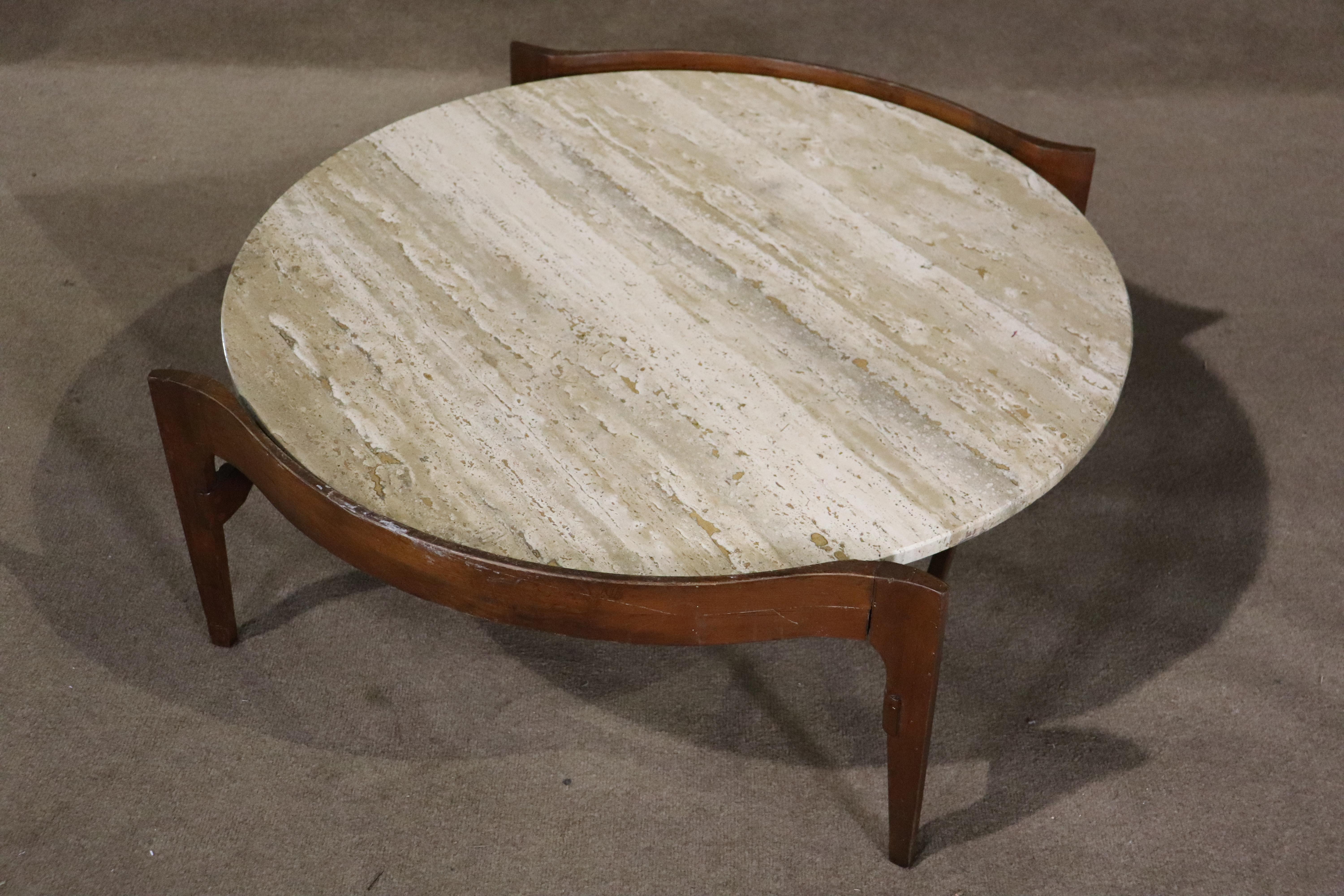 Gordon’s Furniture Round Coffee Table For Sale 6