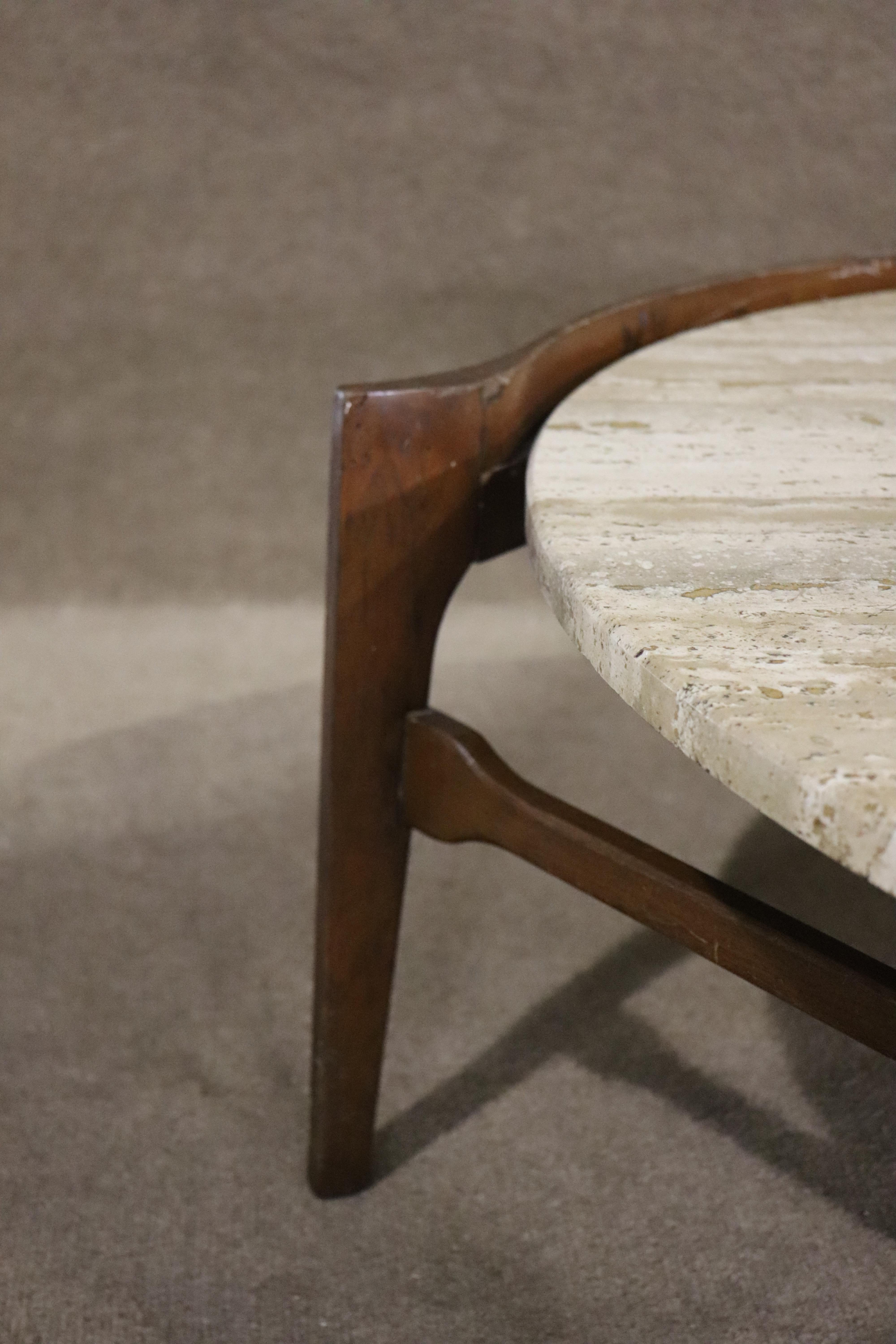 Mid-Century Modern Gordon’s Furniture Round Coffee Table For Sale