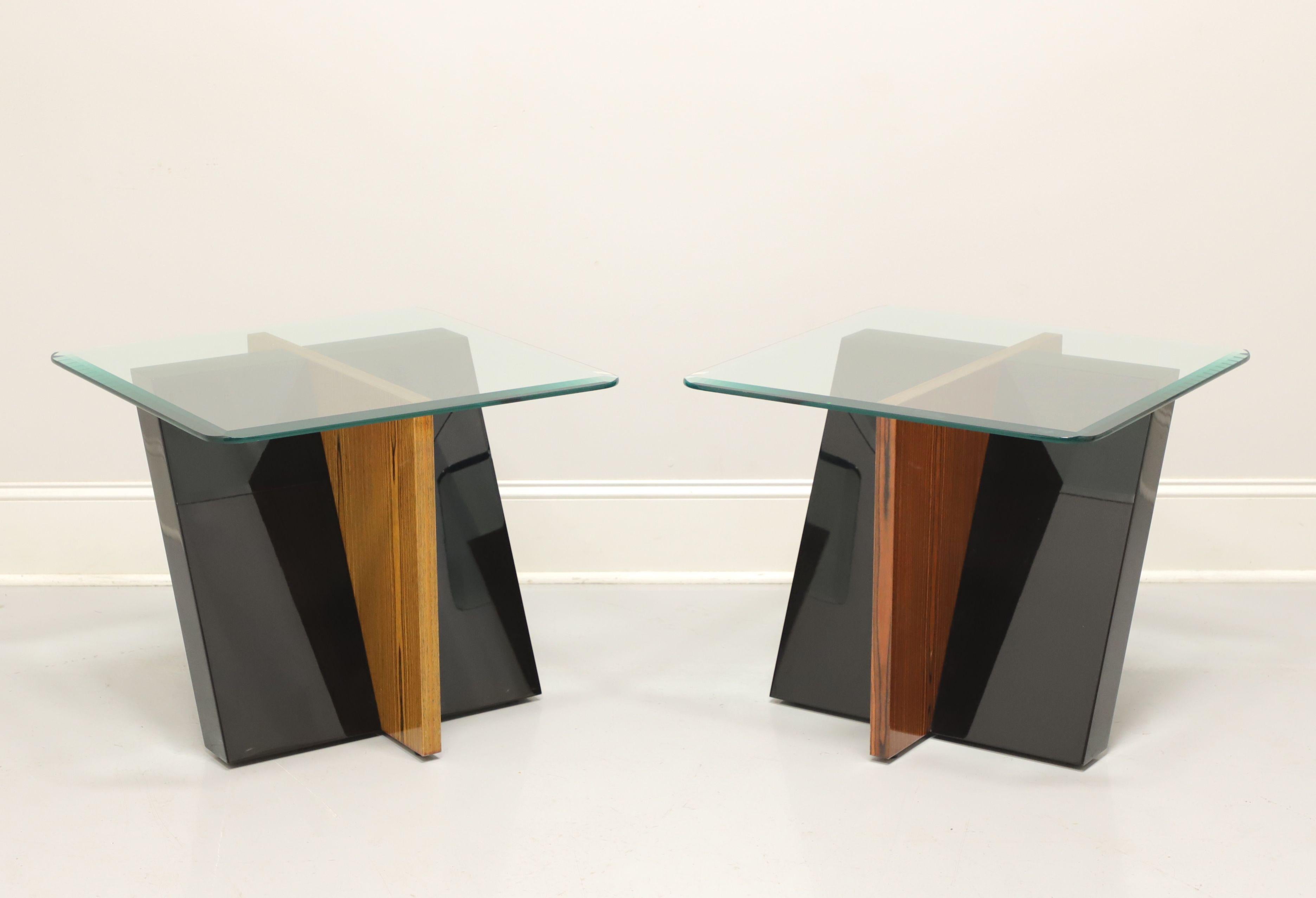 GORDON''S Tables d'appoint fin de siècle contemporaines avec plateau en verre - Paire en vente 1