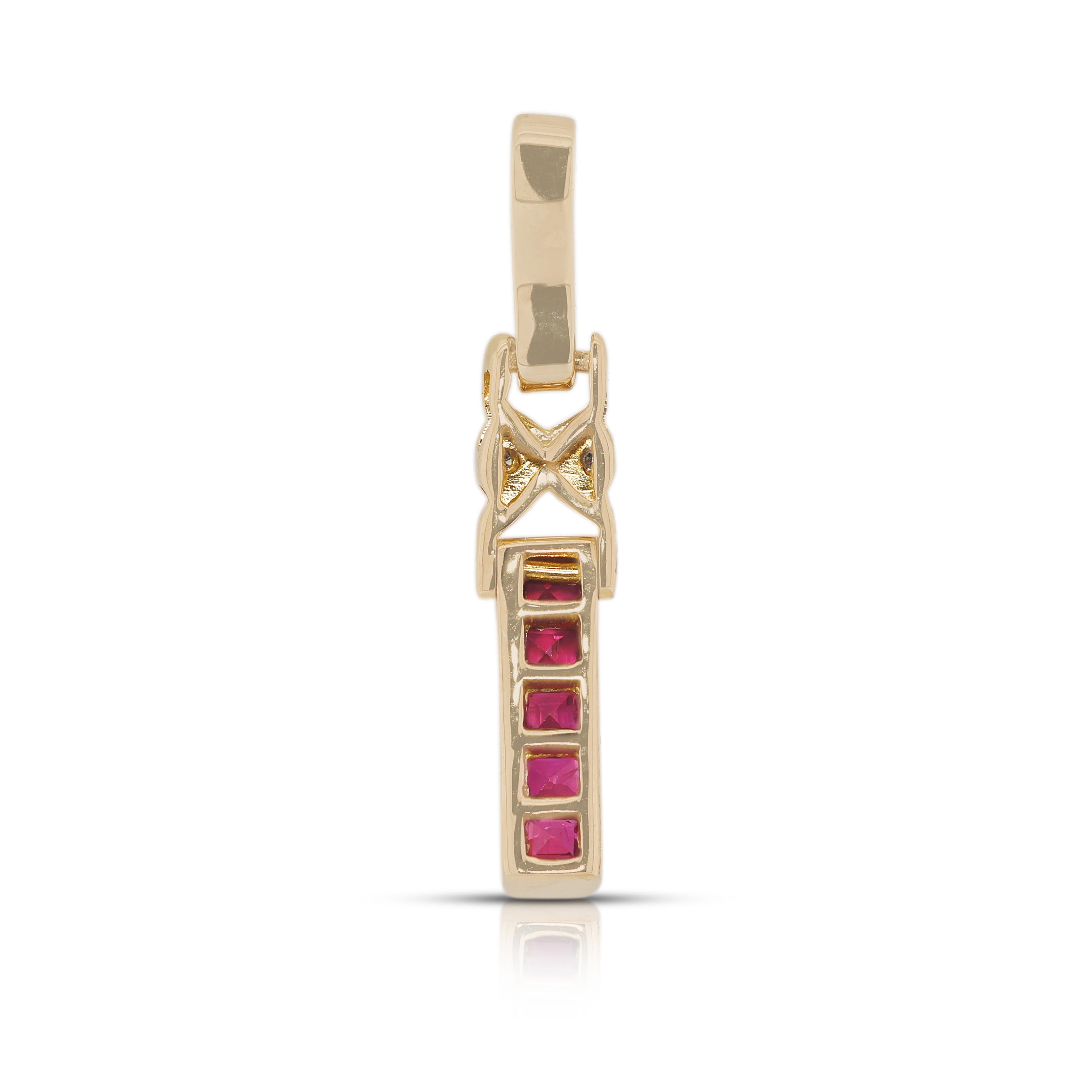 Gorgeous 0.13ct Ruby & Natural Diamond Pendant in 18K Yellow Gold im Angebot 1