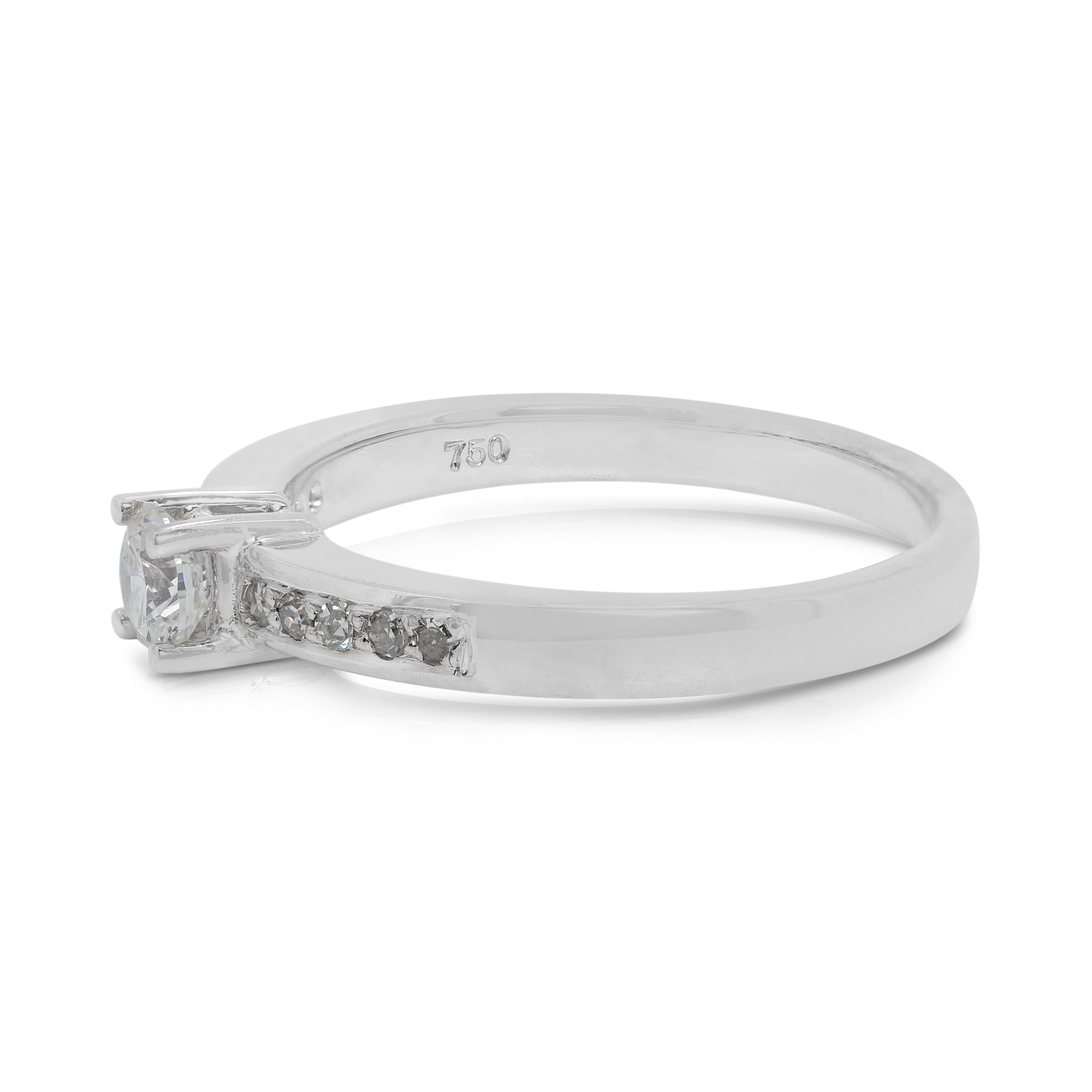 Taille ronde Superbe bague de fiançailles en or blanc 18 carats avec diamant naturel de 0,28 carat en vente