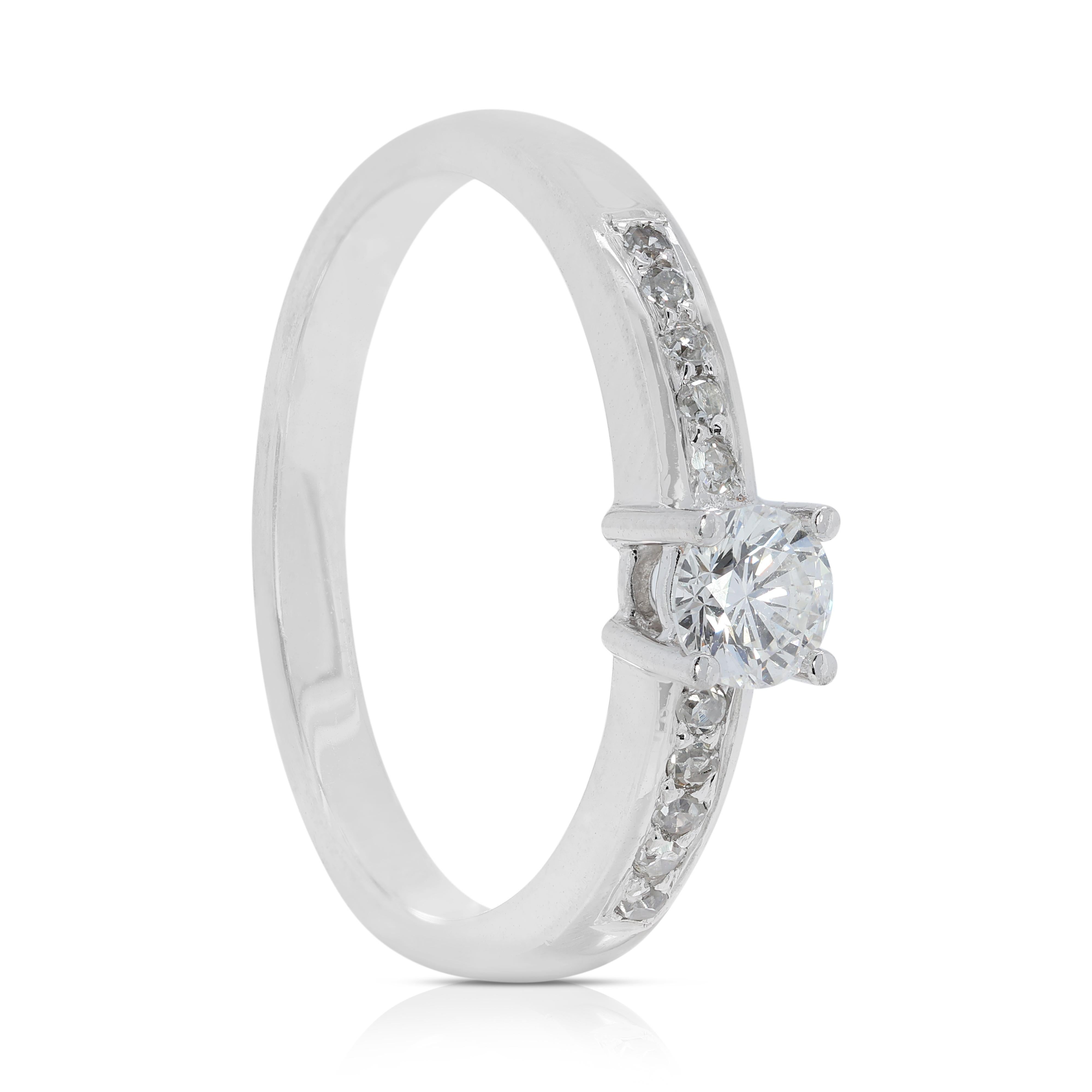 Superbe bague de fiançailles en or blanc 18 carats avec diamant naturel de 0,28 carat en vente 1