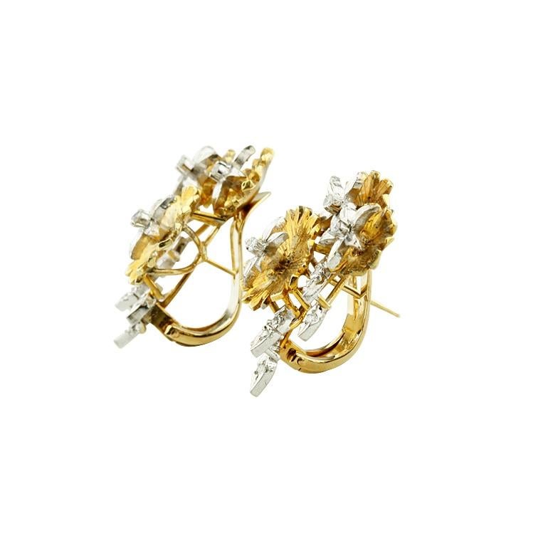 Gorgeous 0.30 Carat Diamond Flower Huggie Earrings in Two-Tone Gold In Good Condition For Sale In Sherman Oaks, CA