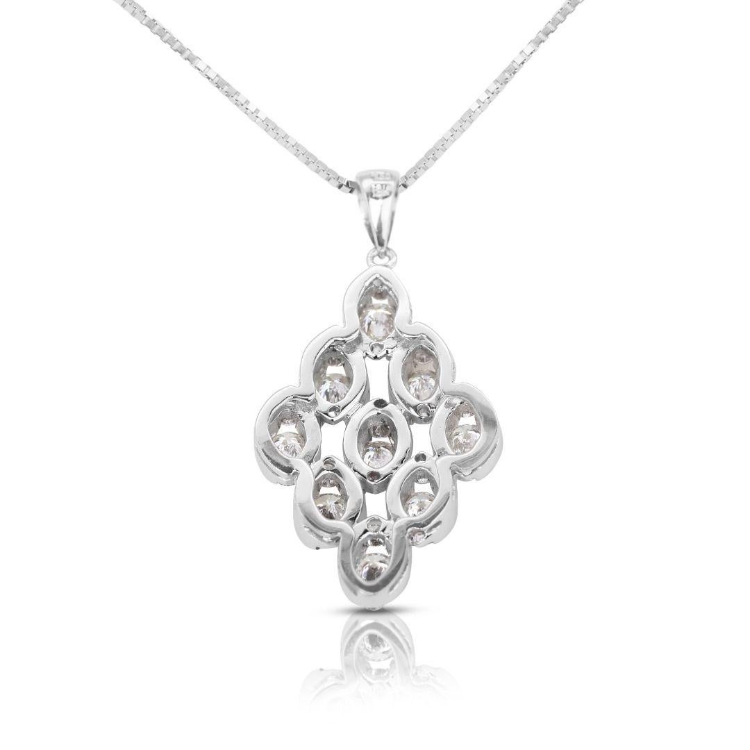 Gorgeous 0.30ct Diamond Pendant in elegant 18K White Gold - (Chain not included) For Sale 2