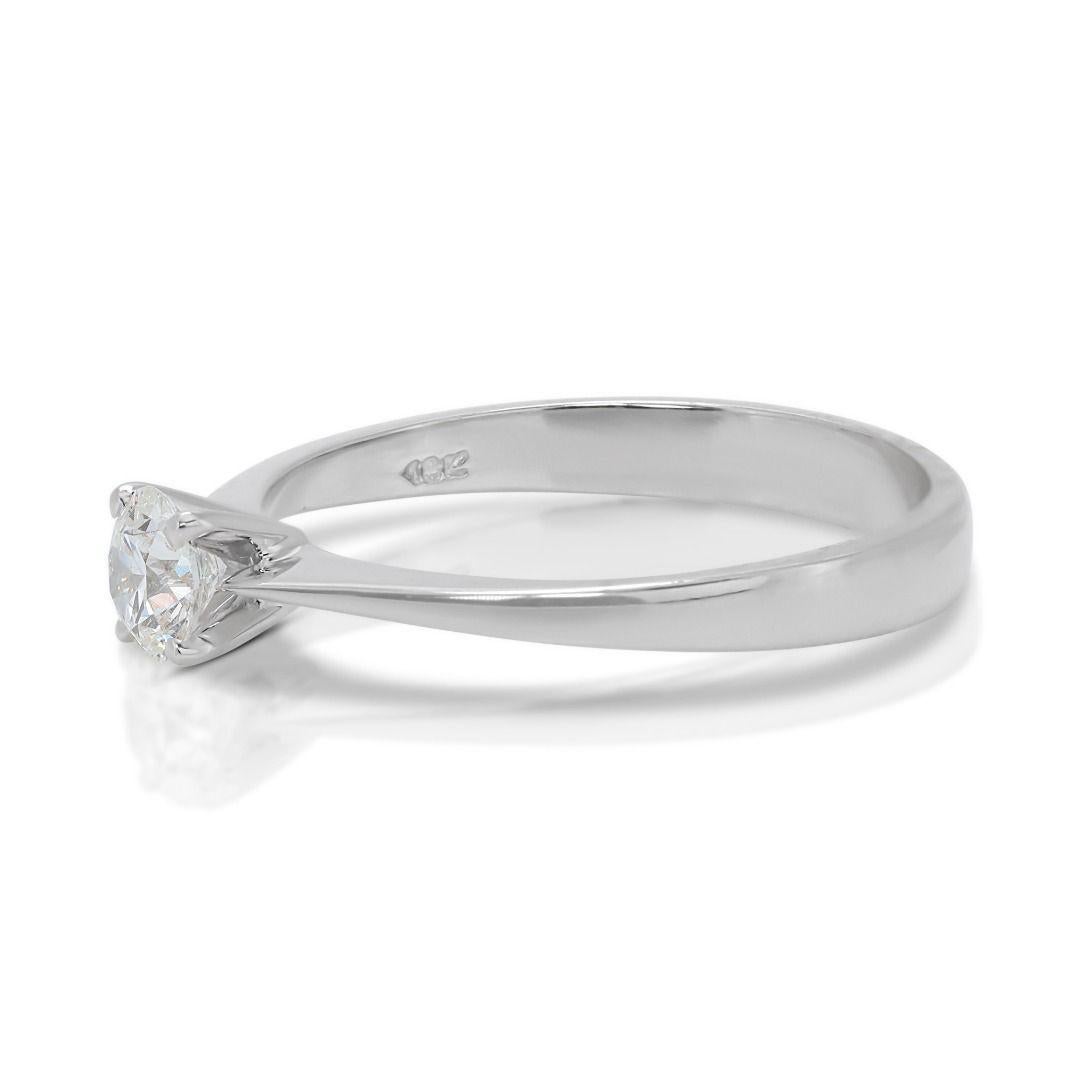 Gorgeous 0.31ct Solitaire Diamond Ring set in Elegant 18K White Gold For Sale 2