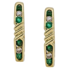 Gorgeous 0.32ct Emeralds and Diamonds Hoop Earrings in 18k Yellow Gold