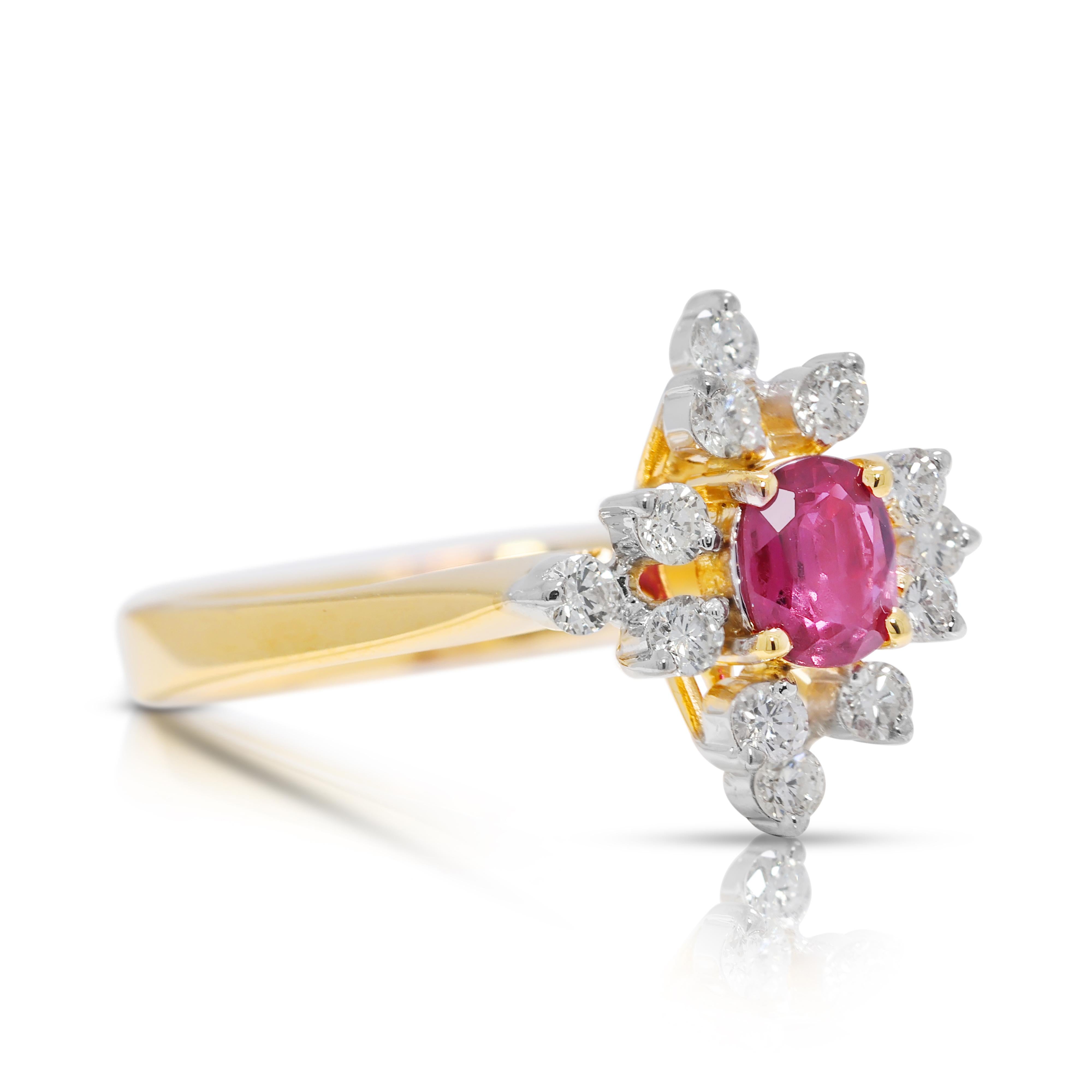 Taille ovale Magnifique bague florale en or jaune 14K avec rubis et diamants de 0,42ct en vente
