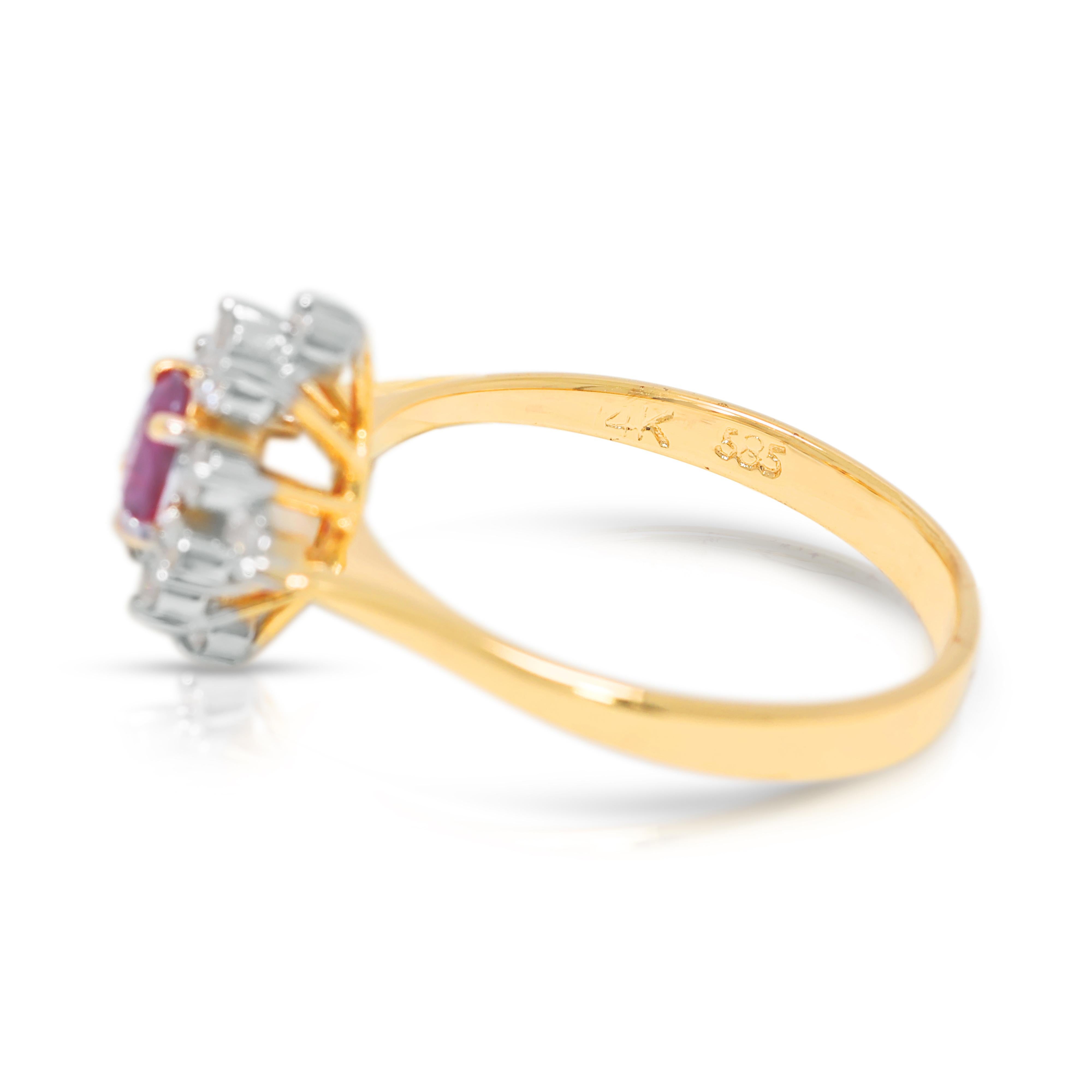 Magnifique bague florale en or jaune 14K avec rubis et diamants de 0,42ct Neuf - En vente à רמת גן, IL