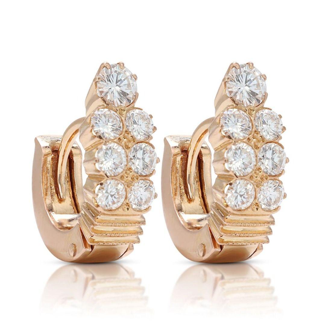 Round Cut Gorgeous 0.94ct Diamond Earrings in 18K Yellow Gold For Sale