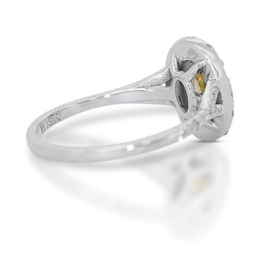 Gorgeous 0.95ct Oval Brilliant Diamond Ring set in 18K White Gold For Sale 1