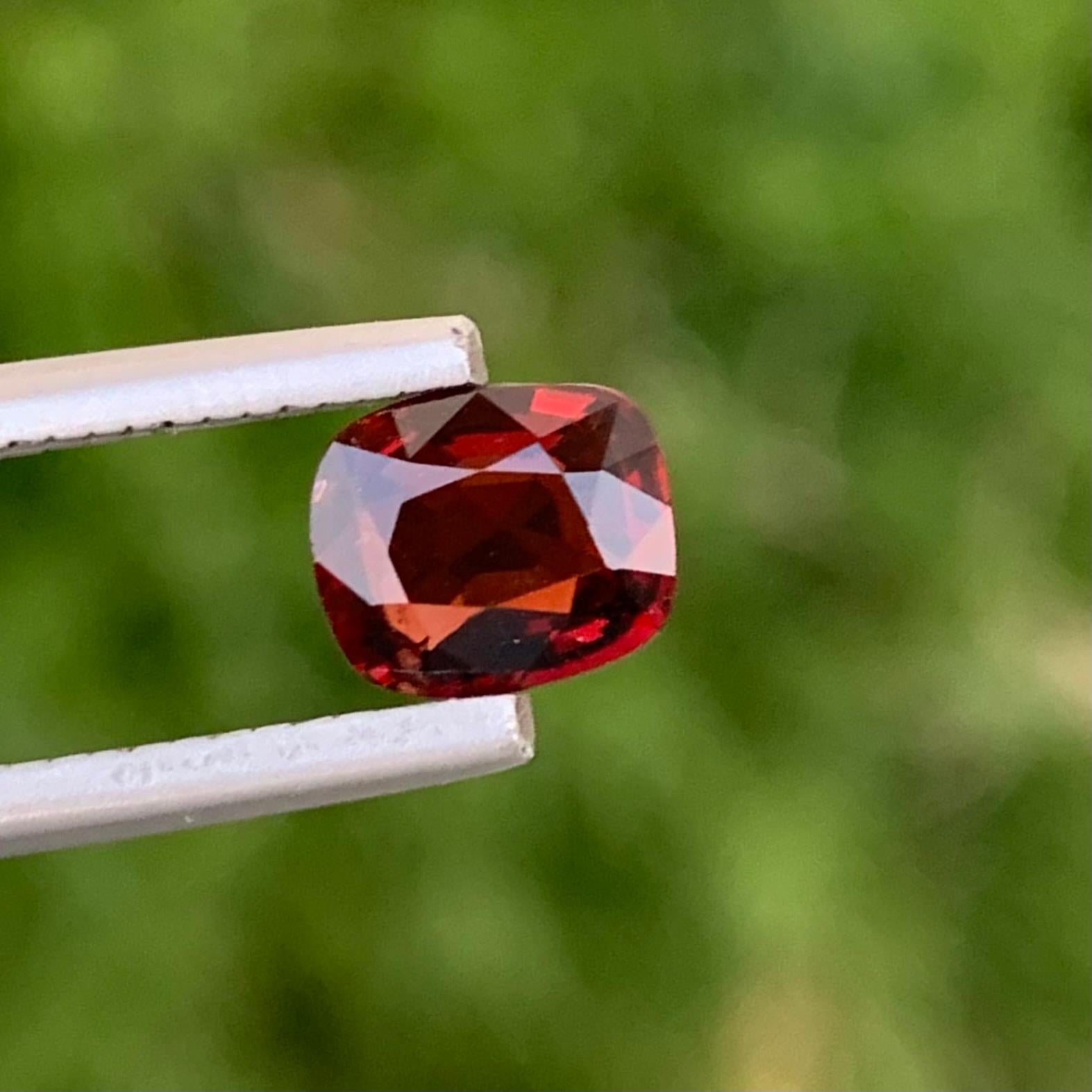 Gorgeous 1.05 Carats Natural Red Burmese Loose Spinel Ring Gem  For Sale 4