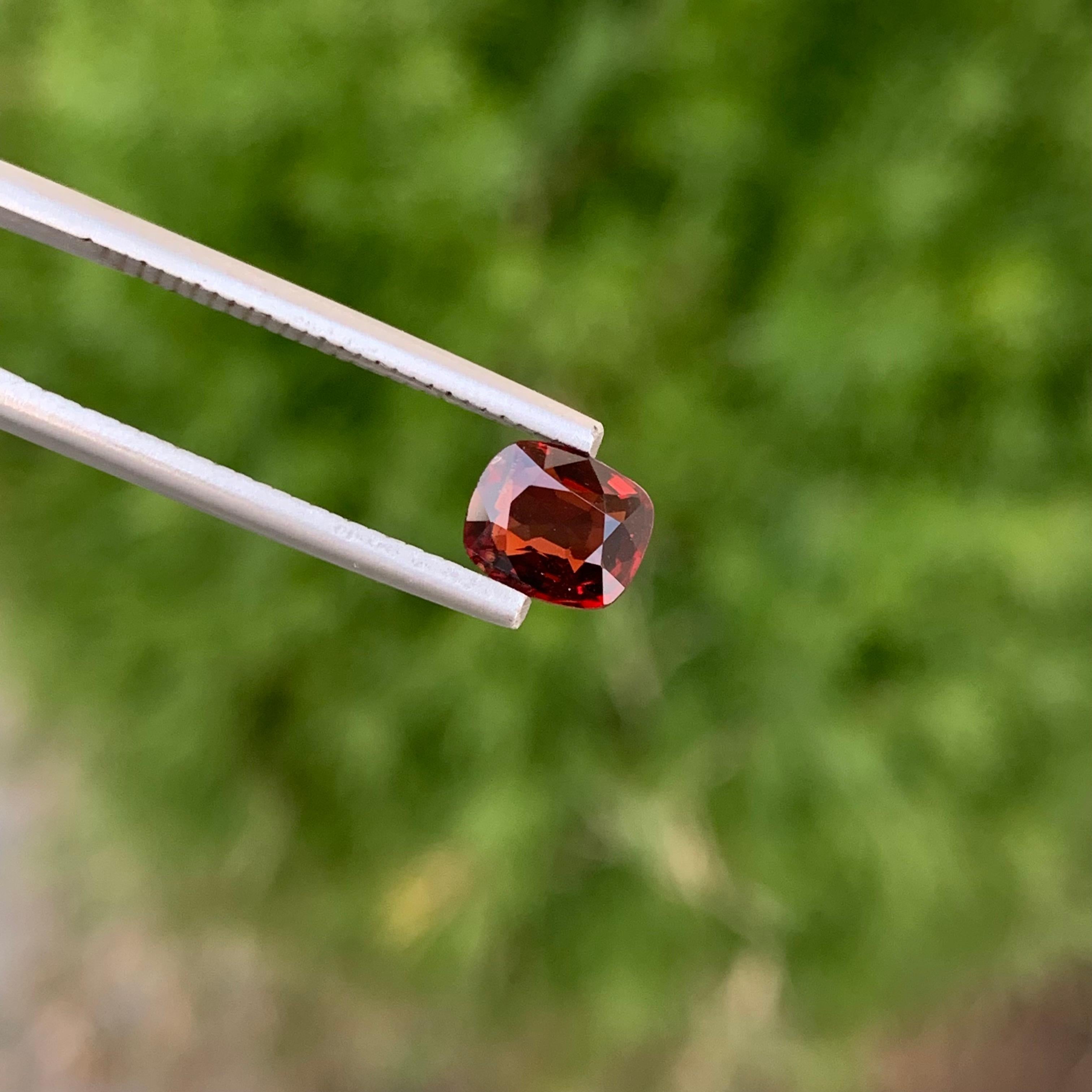 Gorgeous 1.05 Carats Natural Red Burmese Loose Spinel Ring Gem  For Sale 5