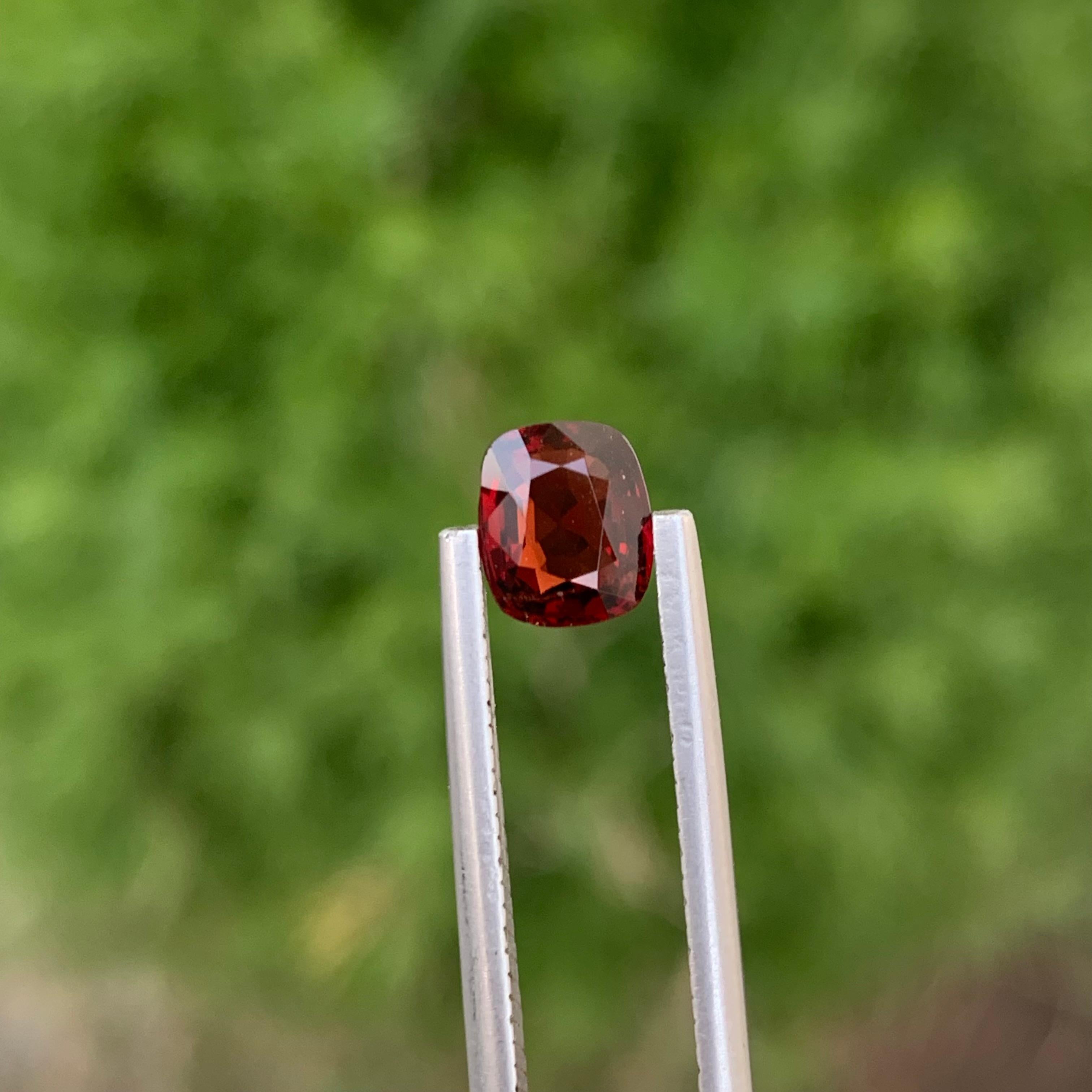 Gorgeous 1.05 Carats Natural Red Burmese Loose Spinel Ring Gem  For Sale 1