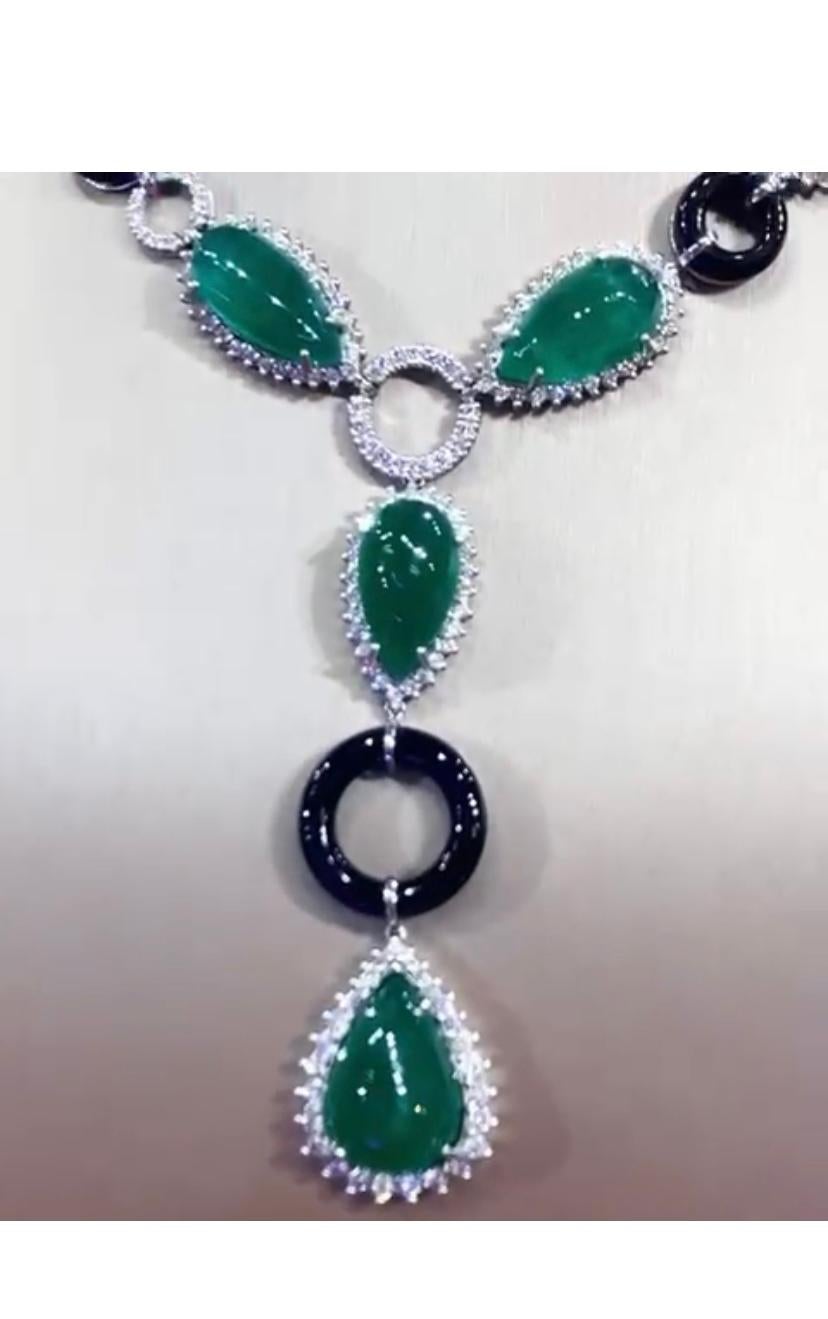 AIG Certified 99.50 Zambian Emeralds 9.05 Ct Diamonds 18K Gold Parure In New Condition For Sale In Massafra, IT