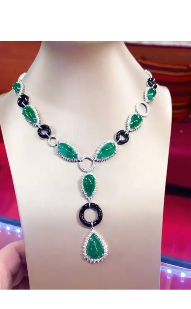 Women's AIG Certified 99.50 Zambian Emeralds 9.05 Ct Diamonds 18K Gold Parure For Sale