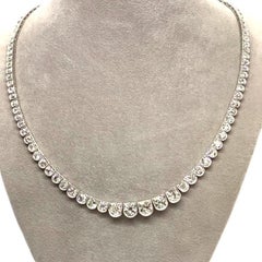 Wunderschöne Halskette aus 10,84 Karat Platin mit runden Diamanten