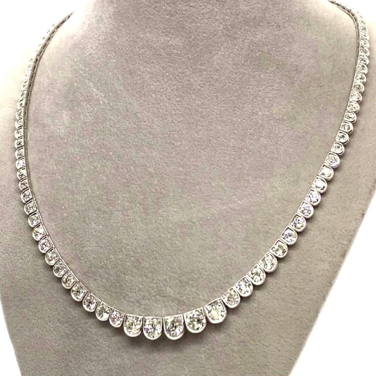 Taille ronde Superbe collier de diamants ronds de 10,84 carats en platine en vente