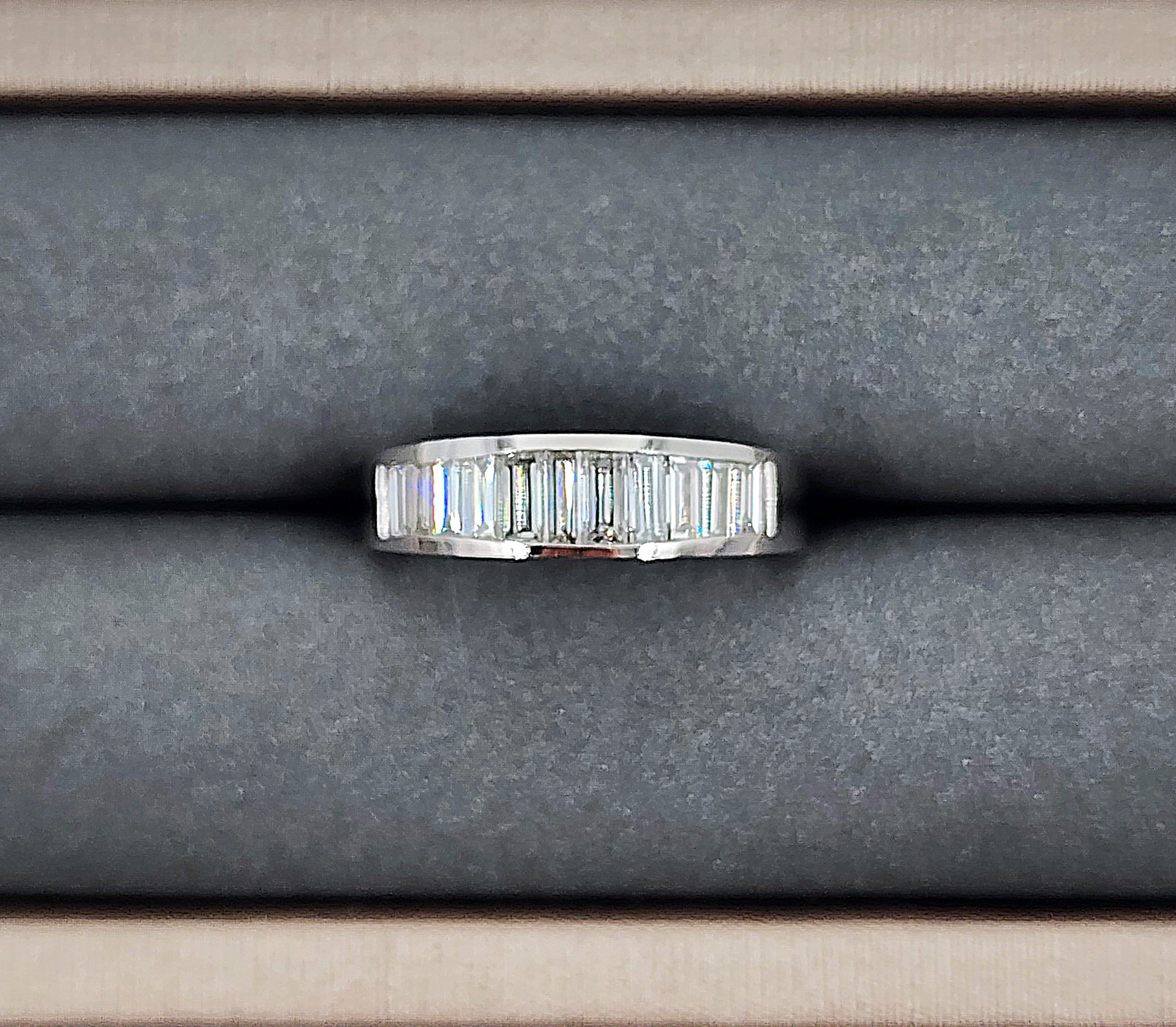 1.10 ct Baguette Diamantband im Angebot