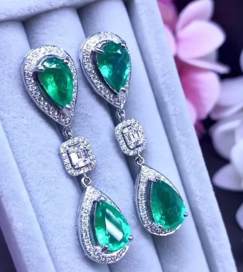 Pear Cut AIG Certified 9.50 Carats Zambian Emeralds  Diamonds 18K Gold Earrings  For Sale