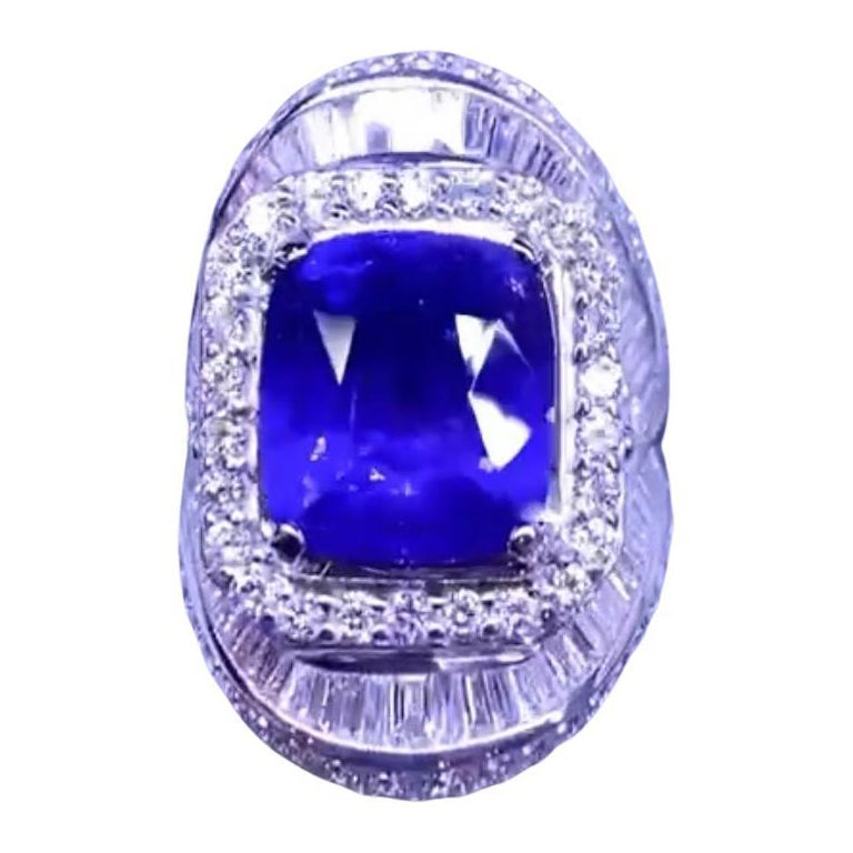 Precioso anillo de 12,50 quilates de zafiro azul real y diamantes
