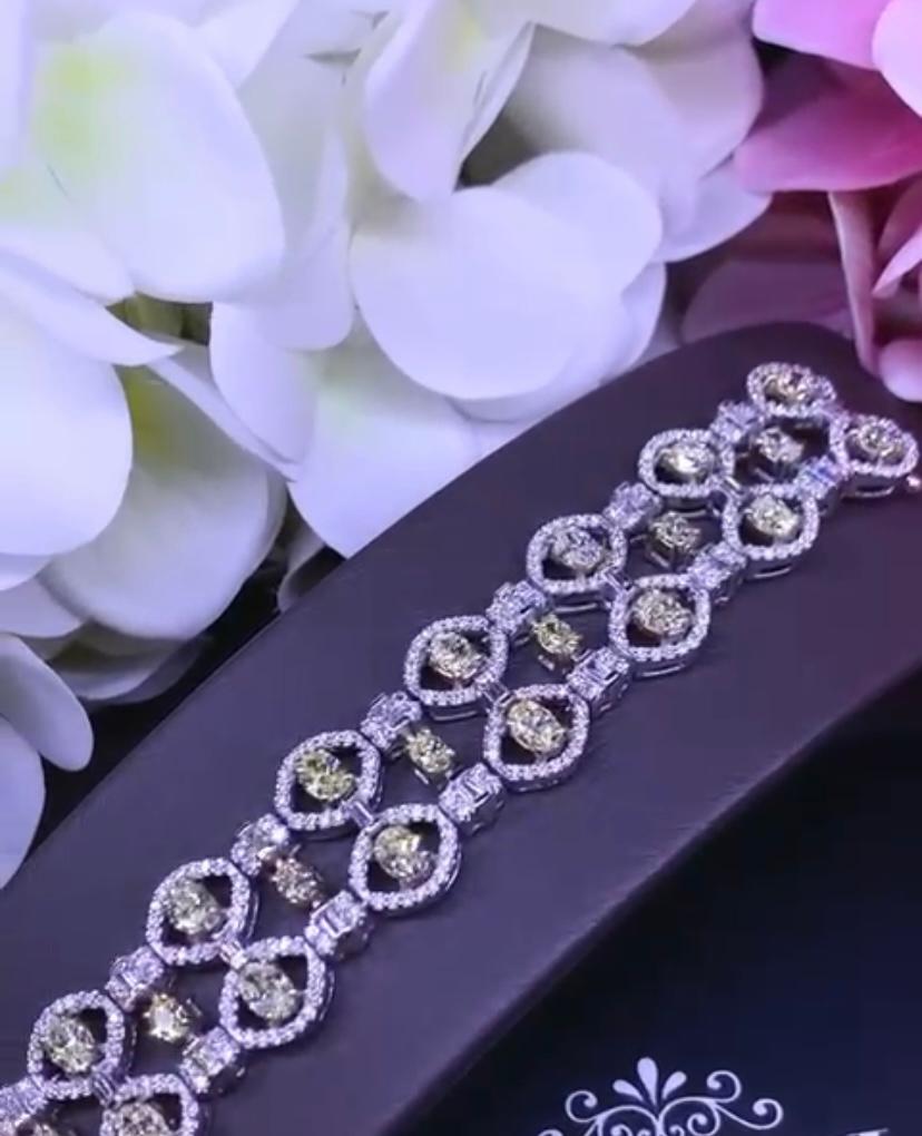 Magnificent design for this incredible bracelet in 18k gold with fancy yellow diamonds and white diamonds, from Italian designer. Very stunning and glamour style. It is a piece of art .
Bracelet come with 495 pieces of natural white diamonds ,