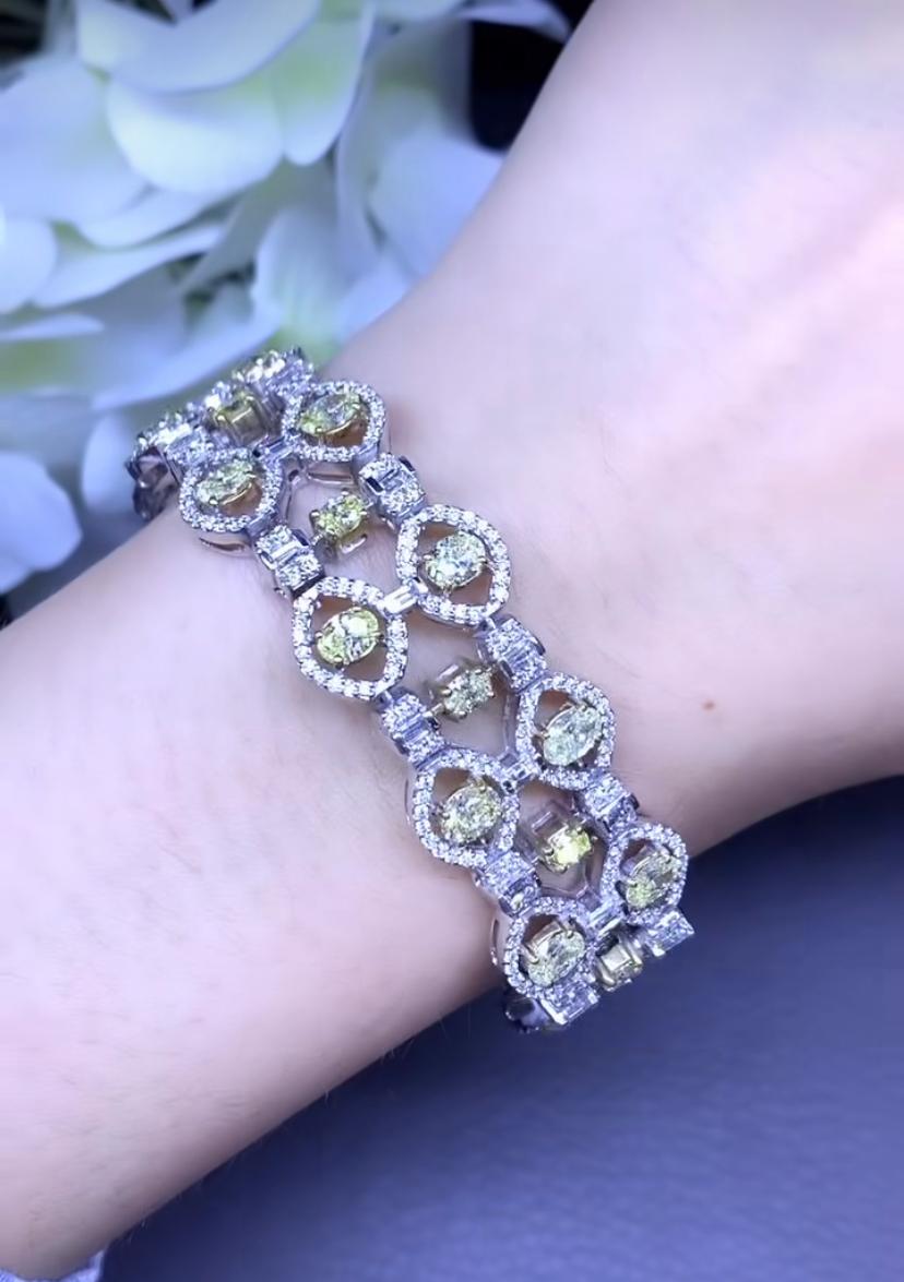 Gorgeous 12.58 carats of fancy diamonds and white diamonds on bracelet  For Sale 1