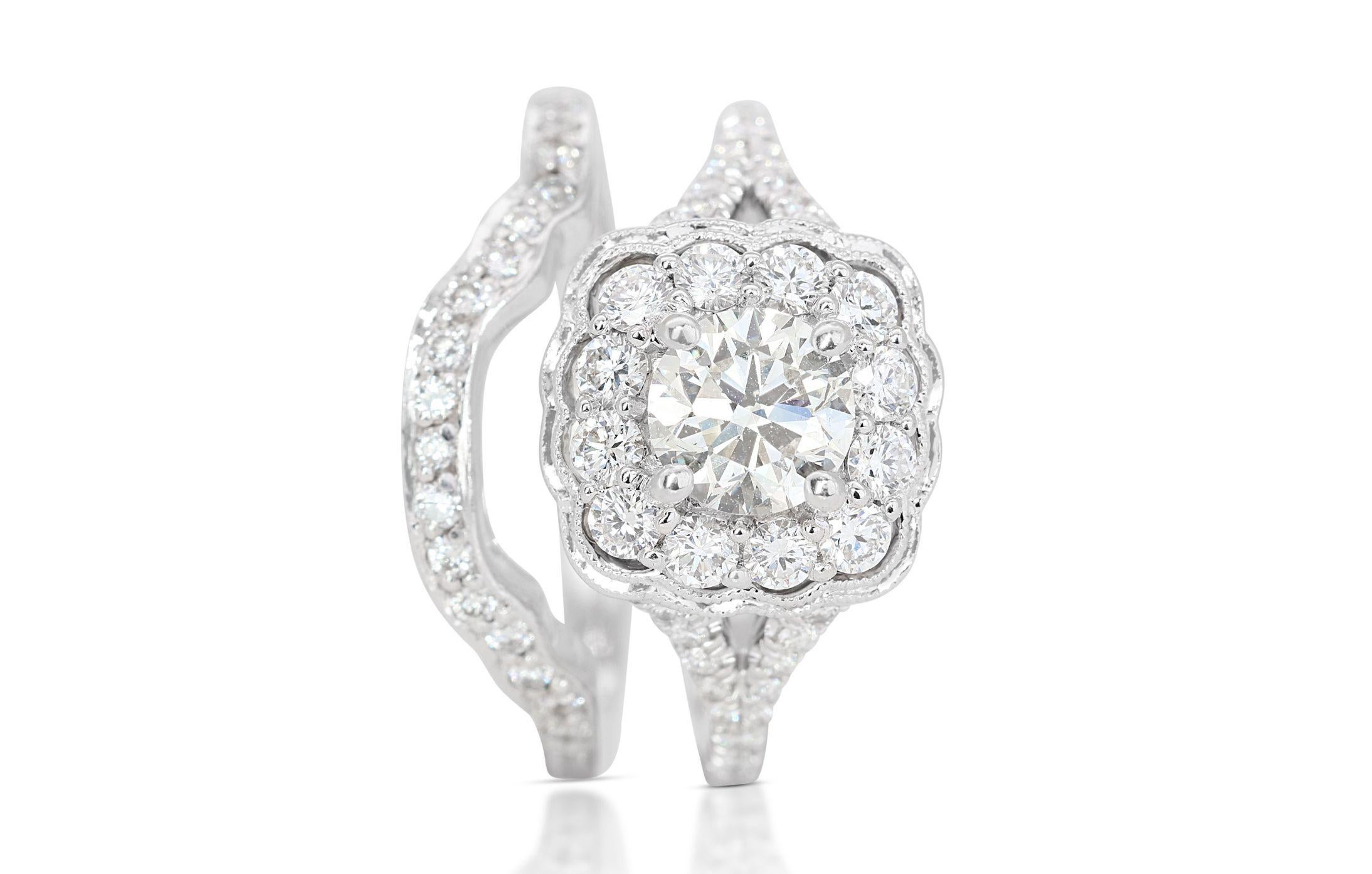 Gorgeous 1.27ct Diamond Ring set in Stunning 14K White Gold For Sale 5