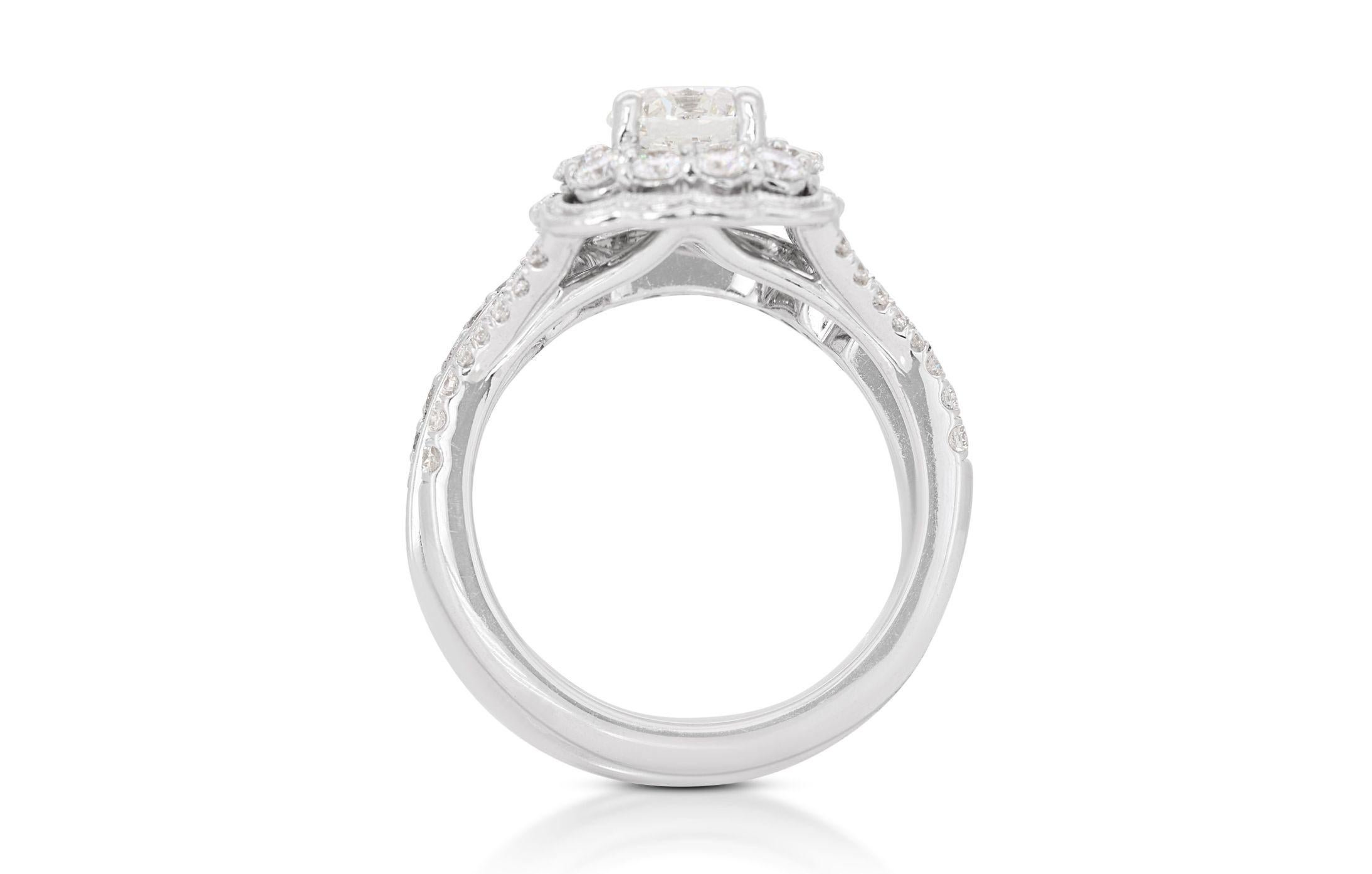 Gorgeous 1.27ct Diamond Ring set in Stunning 14K White Gold For Sale 1