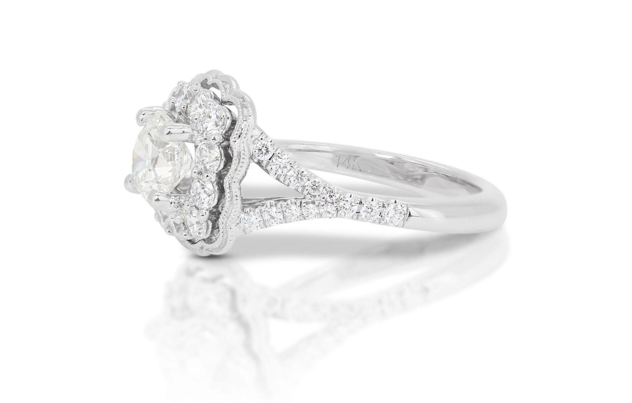 Gorgeous 1.27ct Diamond Ring set in Stunning 14K White Gold For Sale 3