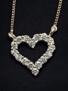 Gorgeous 1.28 Cts F/VS1 Round Brilliant Diamonds Heart Necklace 18K White Gold