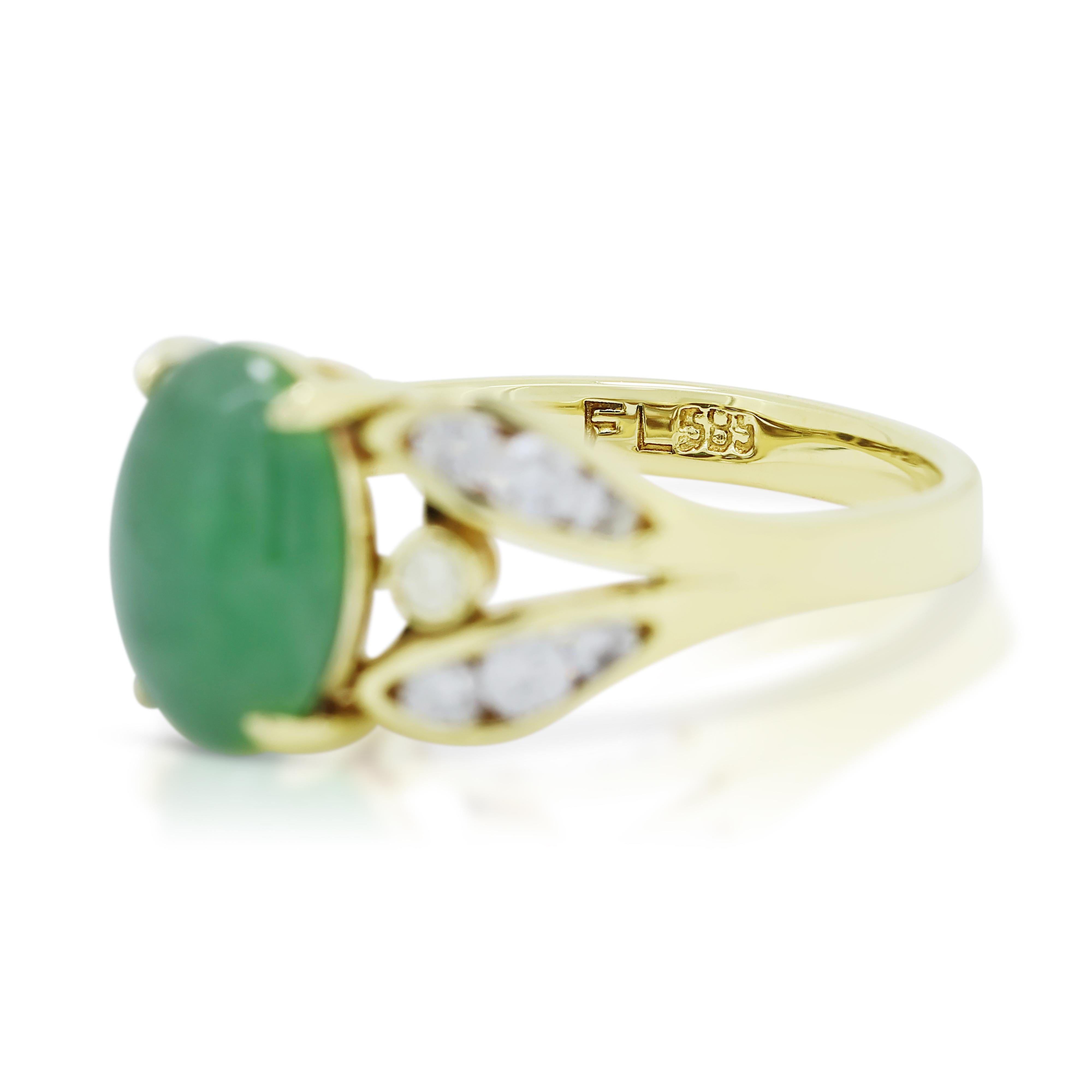 Superbe bague grappe de diamants et de jade de 1,2 carat en or jaune 14 carats Excellent état - En vente à רמת גן, IL