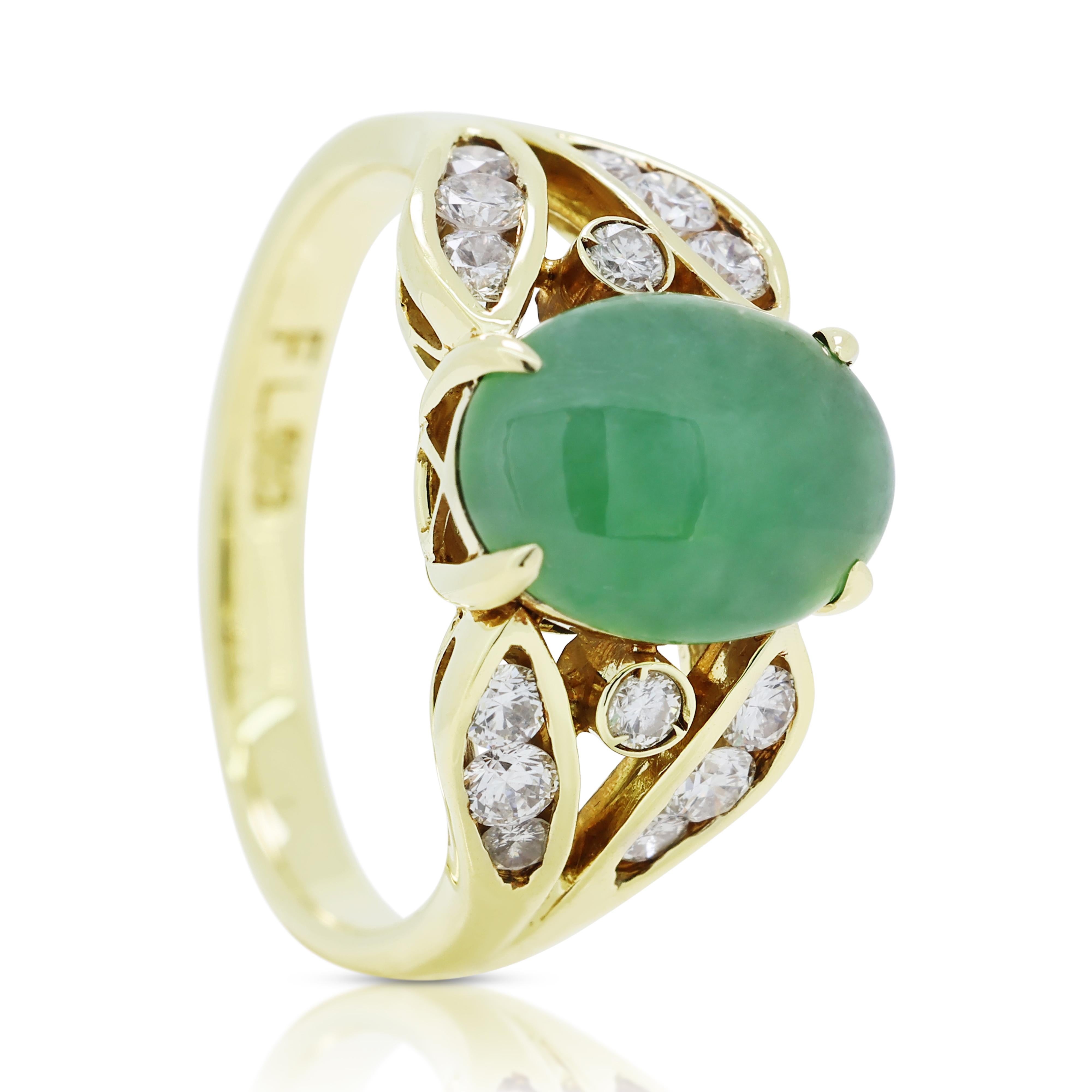 Superbe bague grappe de diamants et de jade de 1,2 carat en or jaune 14 carats Pour femmes en vente