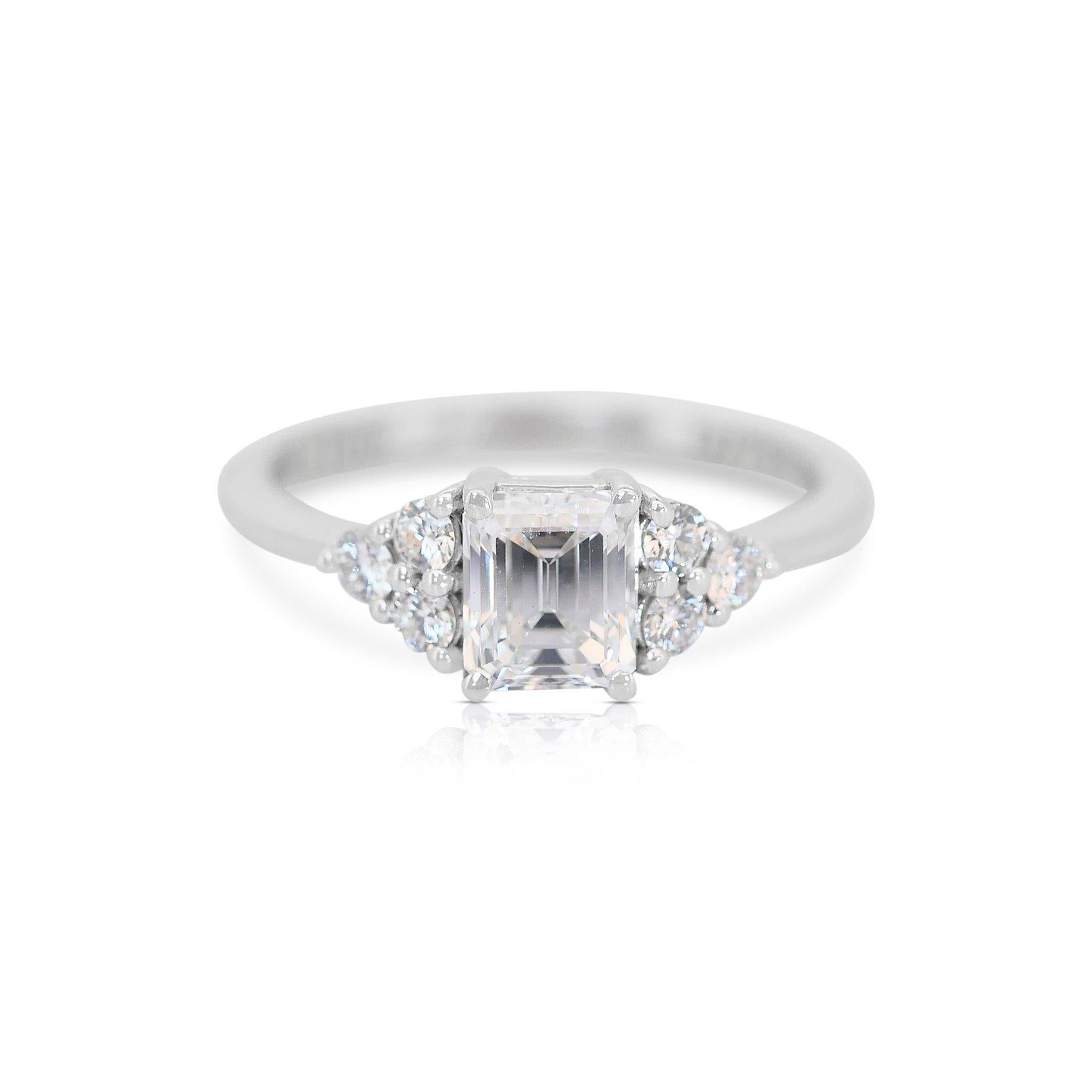 Splendido anello con 7 pietre di diamanti taglio ideale doppio eccellente da 1,35 carati in oro bianco 18 carati - certificato GIA

Questo sofisticato anello a 7 pietre in oro bianco 18 ct. mette in mostra un meraviglioso diamante da 1,00 carati con