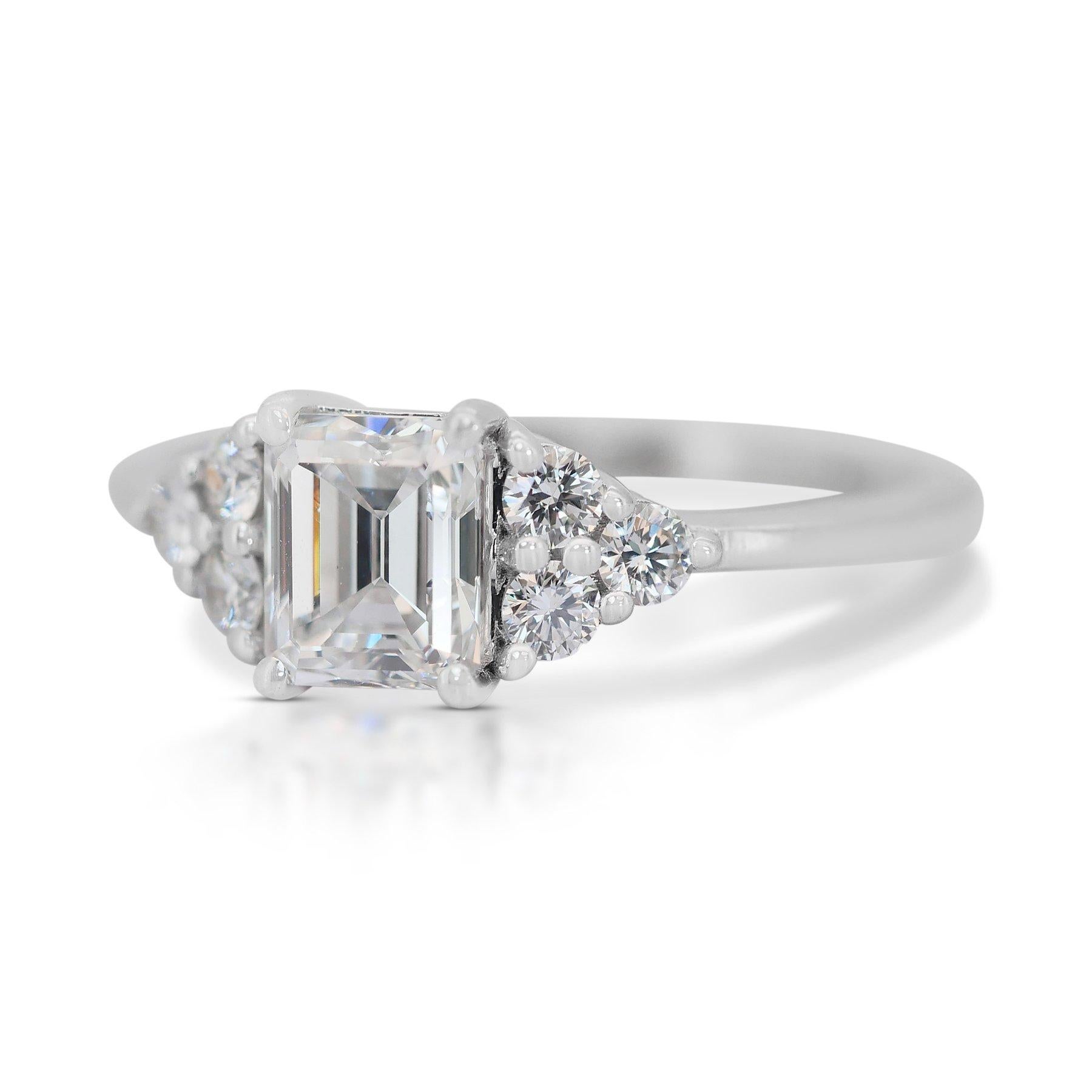 Splendido anello di 1,35 carati con doppio diamante taglio ideale eccellente e 7 pietre In condizioni Nuovo in vendita a רמת גן, IL