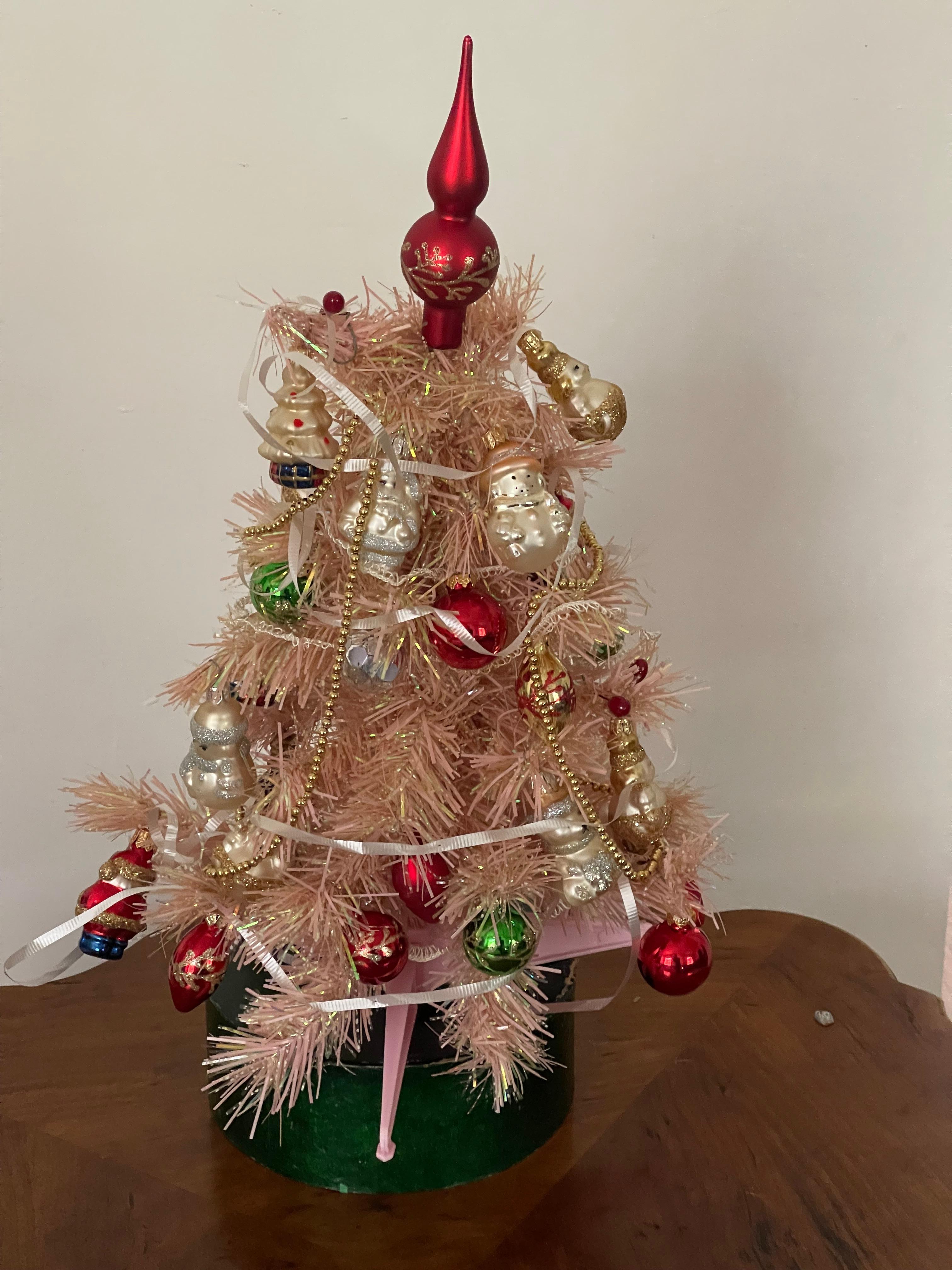 Classico americano Splendido albero di Natale rosa da 14