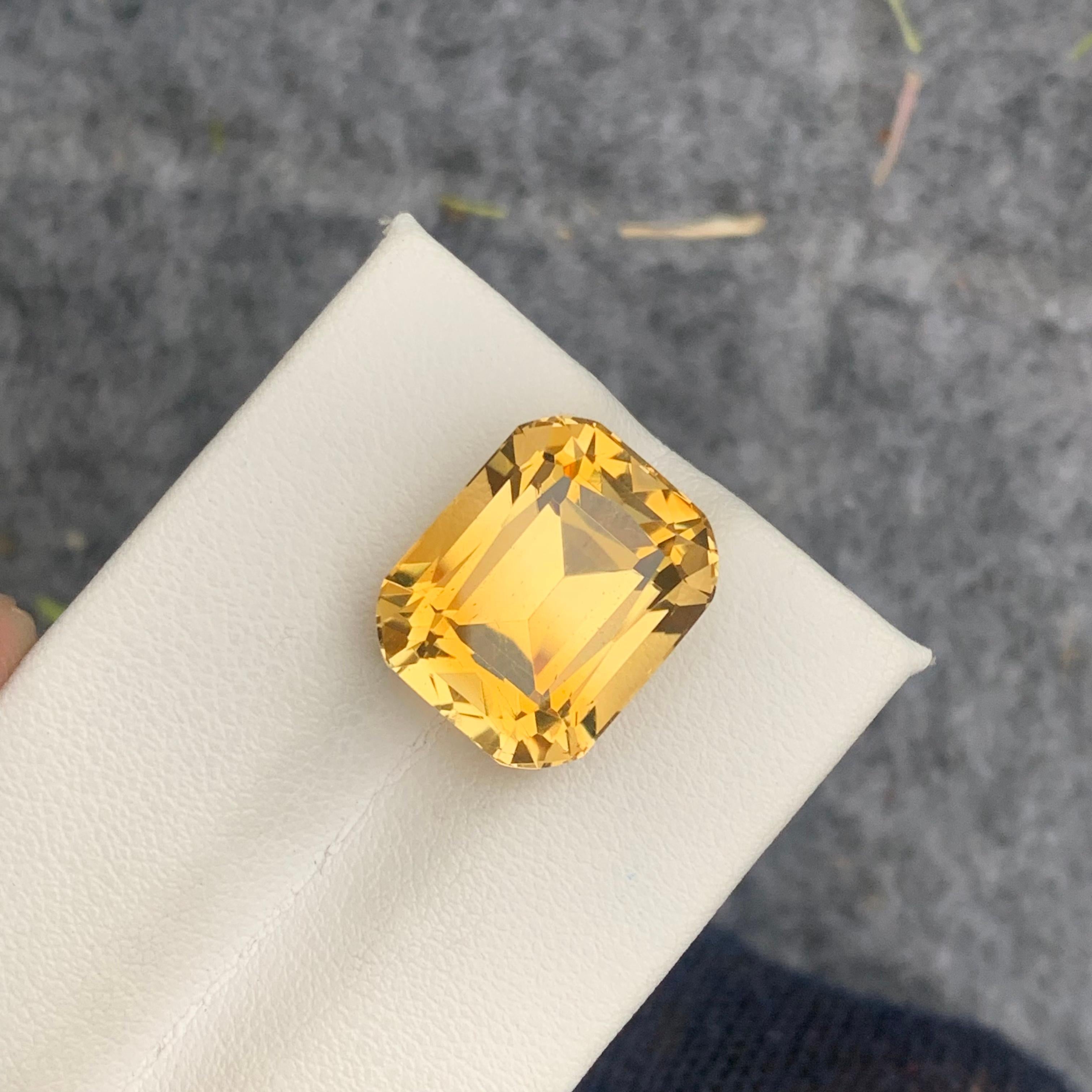 Gorgeous 14.20 Carat Natural Loose Yellow Citrine Gem Cushion Shape from Brazil For Sale 3