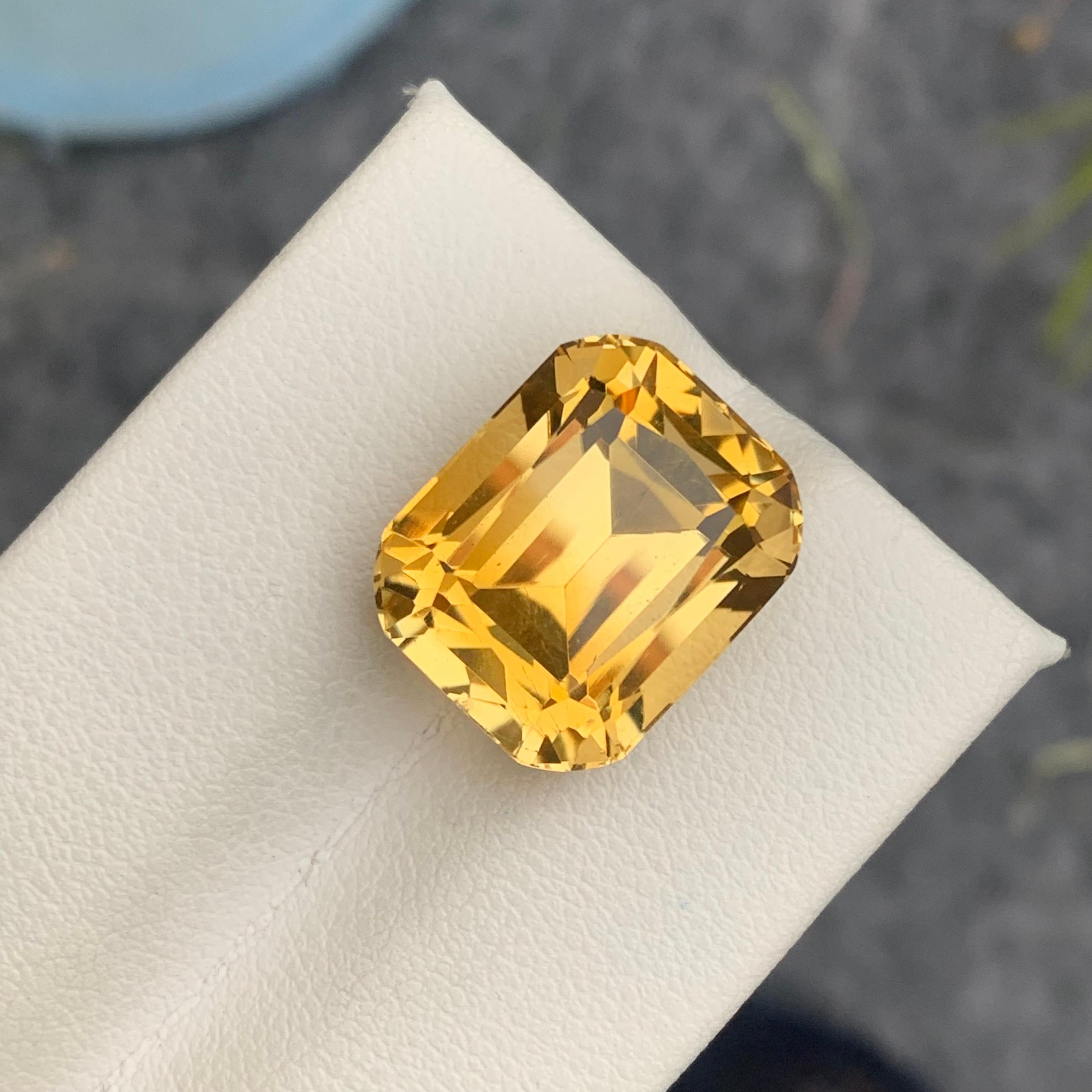 Gorgeous 14.20 Carat Natural Loose Yellow Citrine Gem Cushion Shape from Brazil In New Condition For Sale In Peshawar, PK