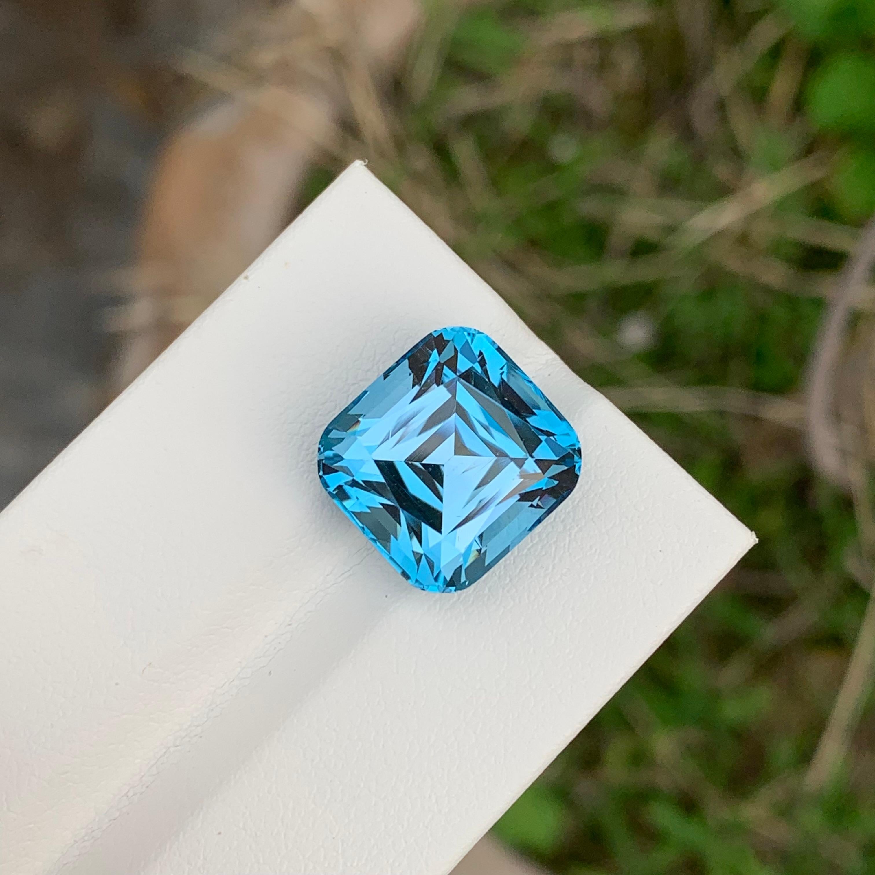 Superbe topaze bleu ciel non sertie de 14,70 carats, taille coussin parfaite en vente 4