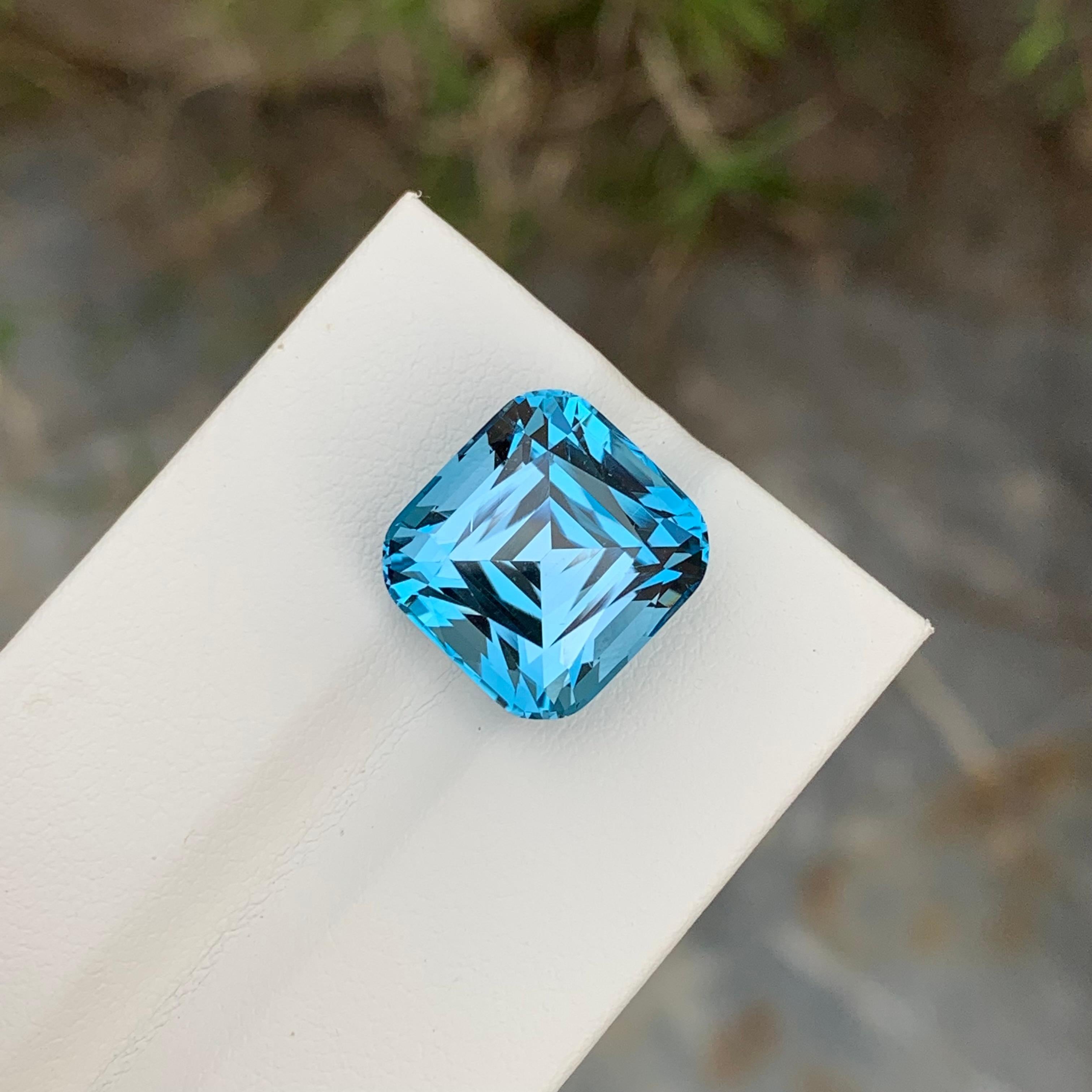 Superbe topaze bleu ciel non sertie de 14,70 carats, taille coussin parfaite en vente 6