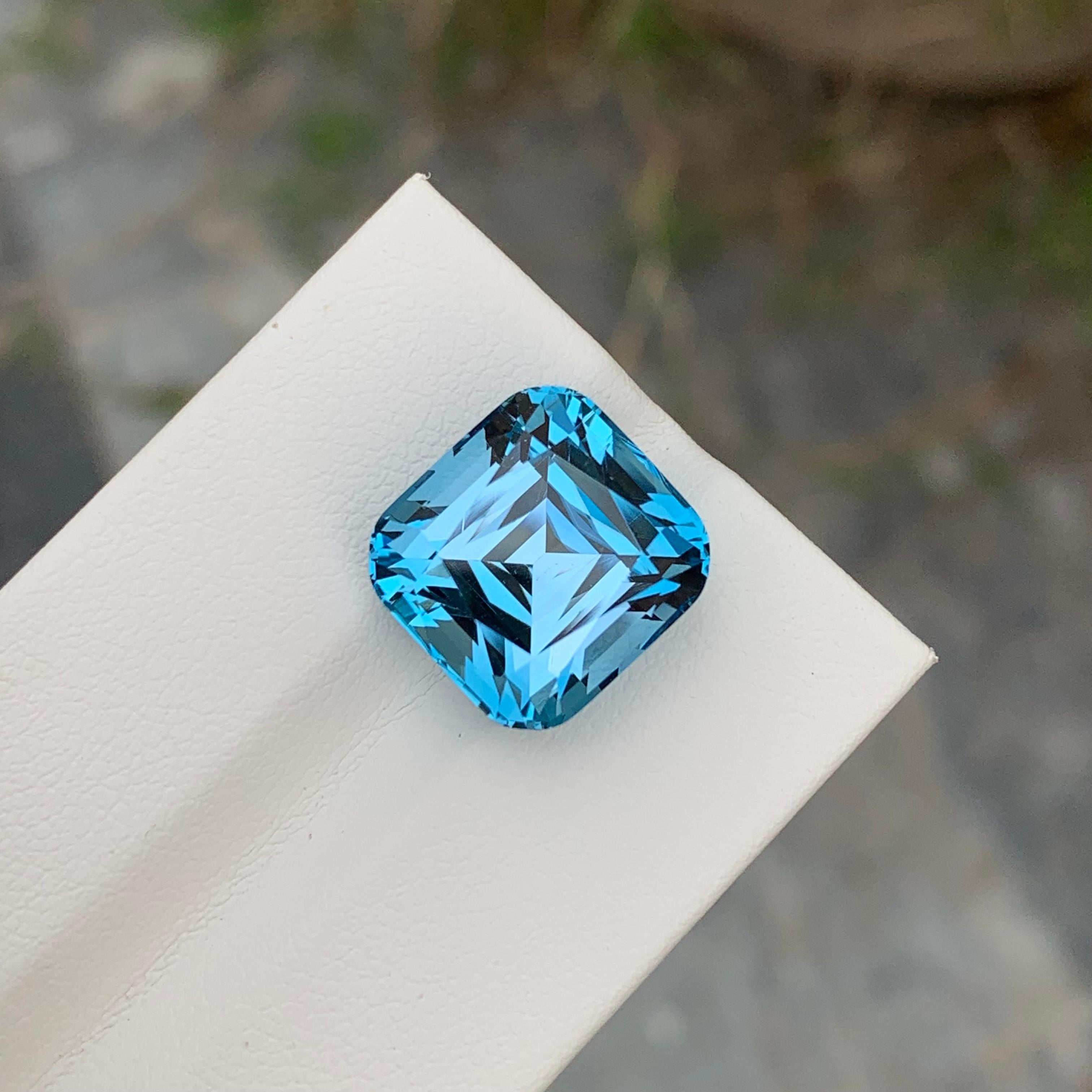 Superbe topaze bleu ciel non sertie de 14,70 carats, taille coussin parfaite en vente 2