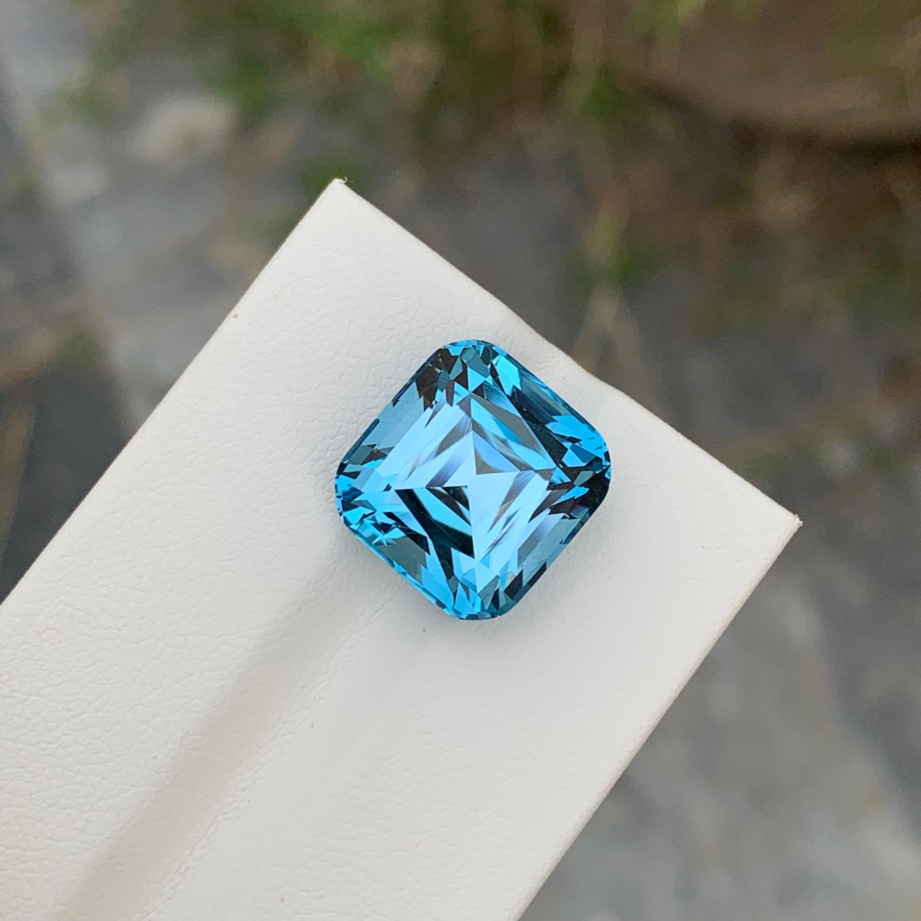 Superbe topaze bleu ciel non sertie de 14,70 carats, taille coussin parfaite en vente 3