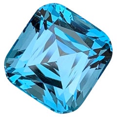 Superbe topaze bleu ciel non sertie de 14,70 carats, taille coussin parfaite